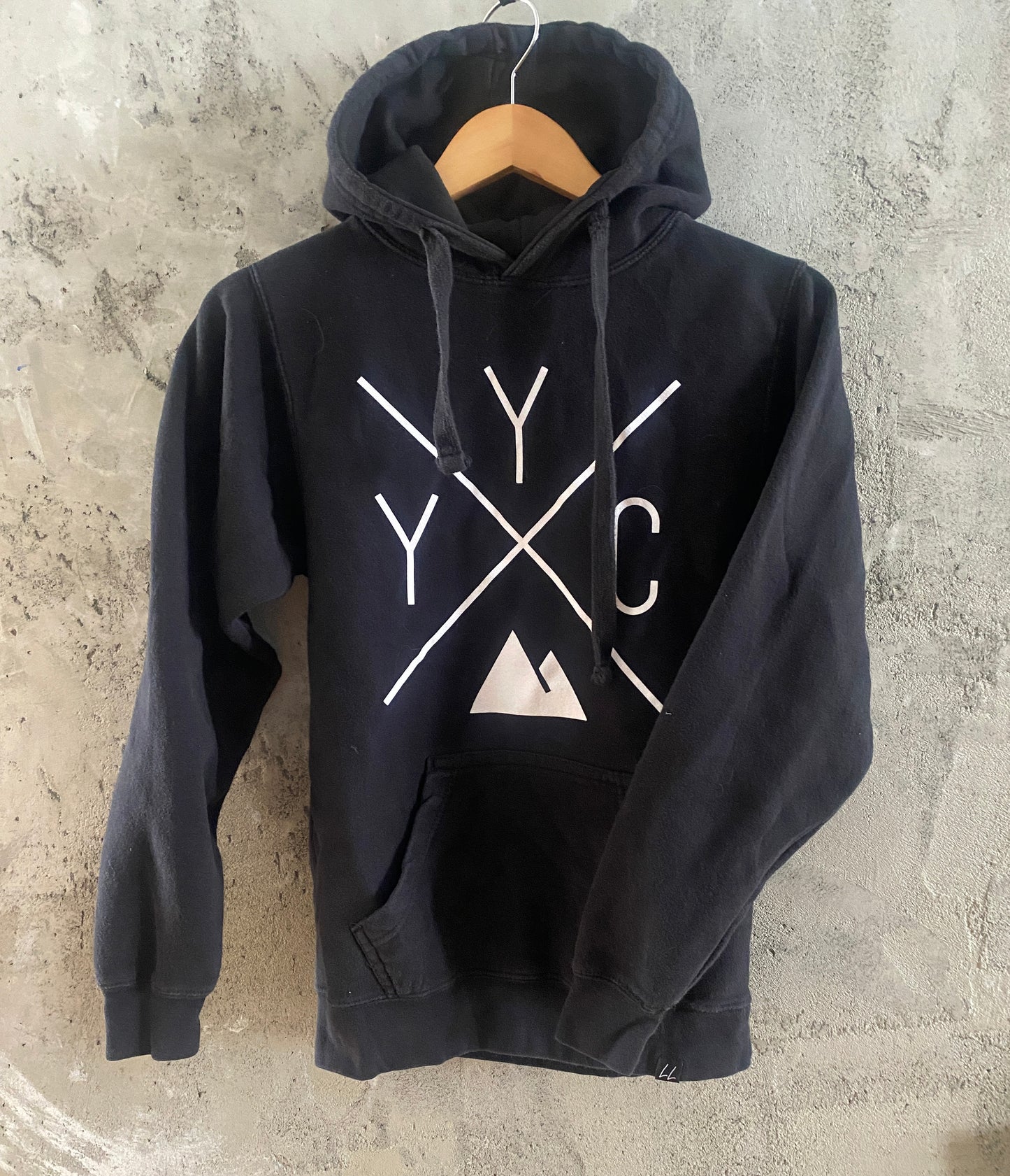 Local Laundry YYC Hoodie sz XS