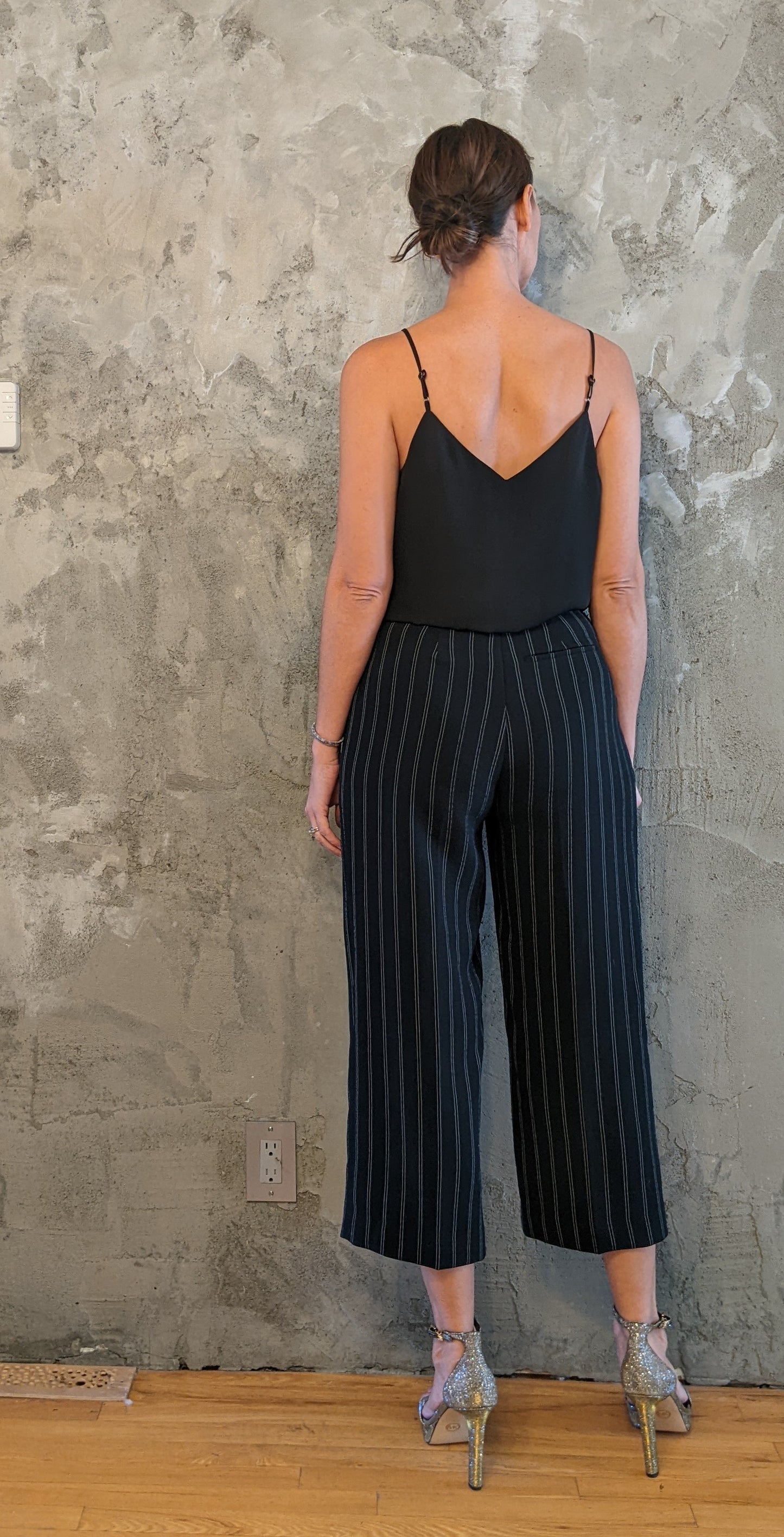 Banana Republic black cami sz S (fits big)