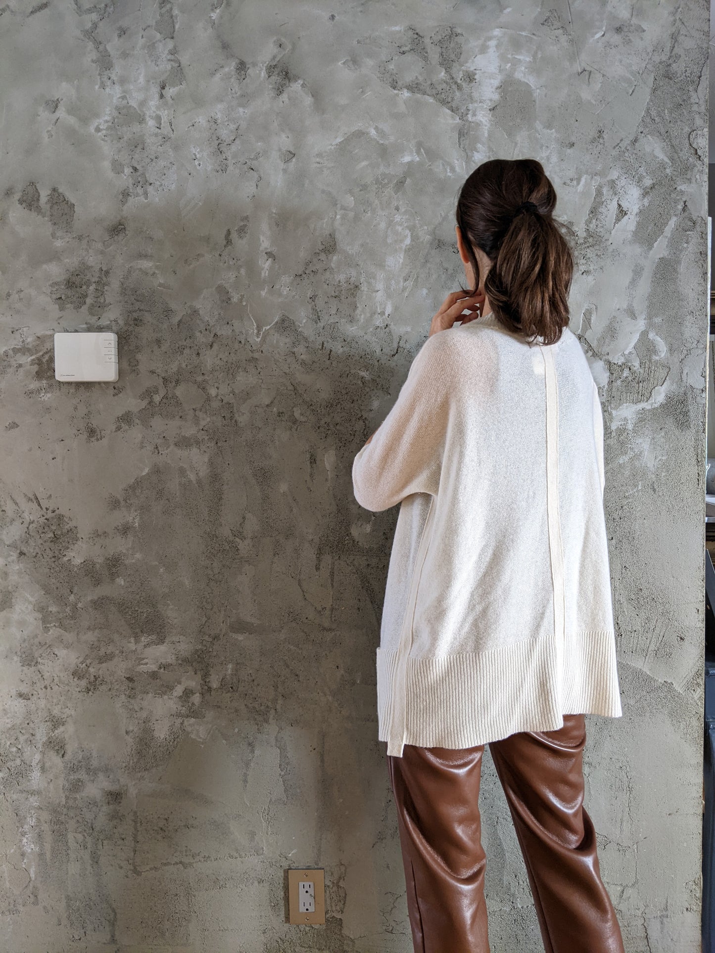 Sophia Milano 100% cashmere cardigan size Lrg.