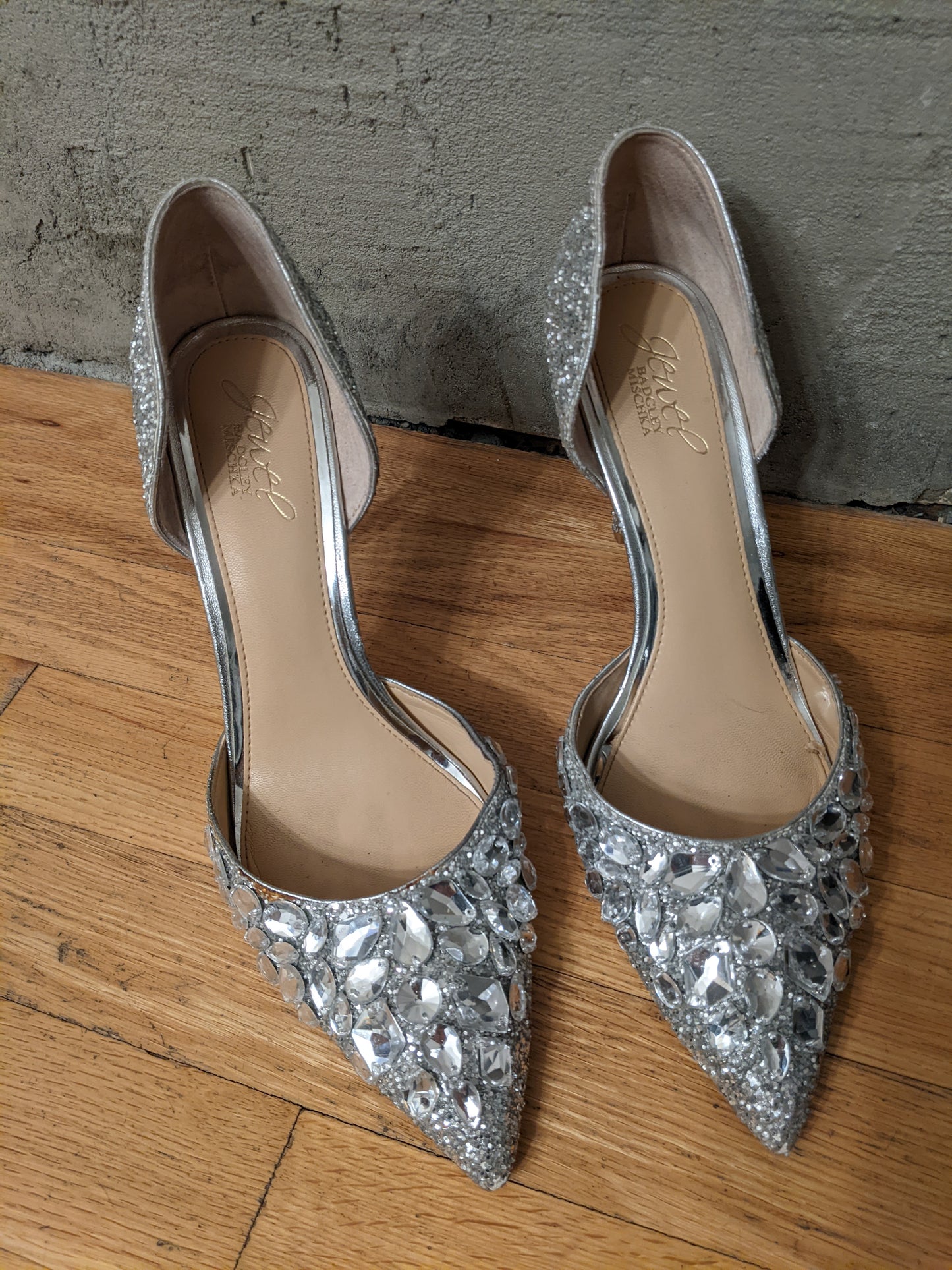 Badgley Mischka Jewel encrusted glitter "Upton Pumps" sz 9 (fit a little big)