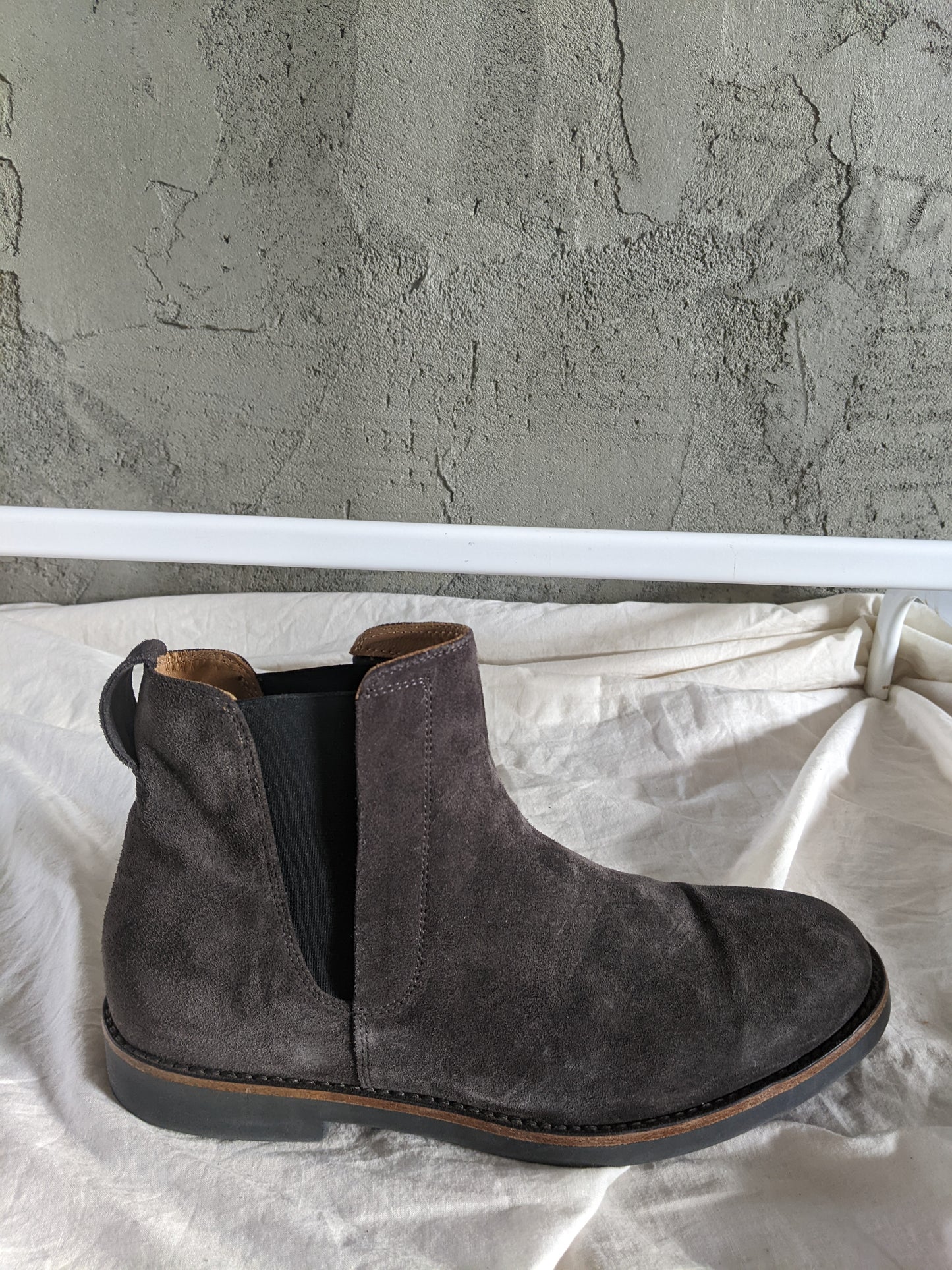Vince grey suede Chelsea boots sz 9.5