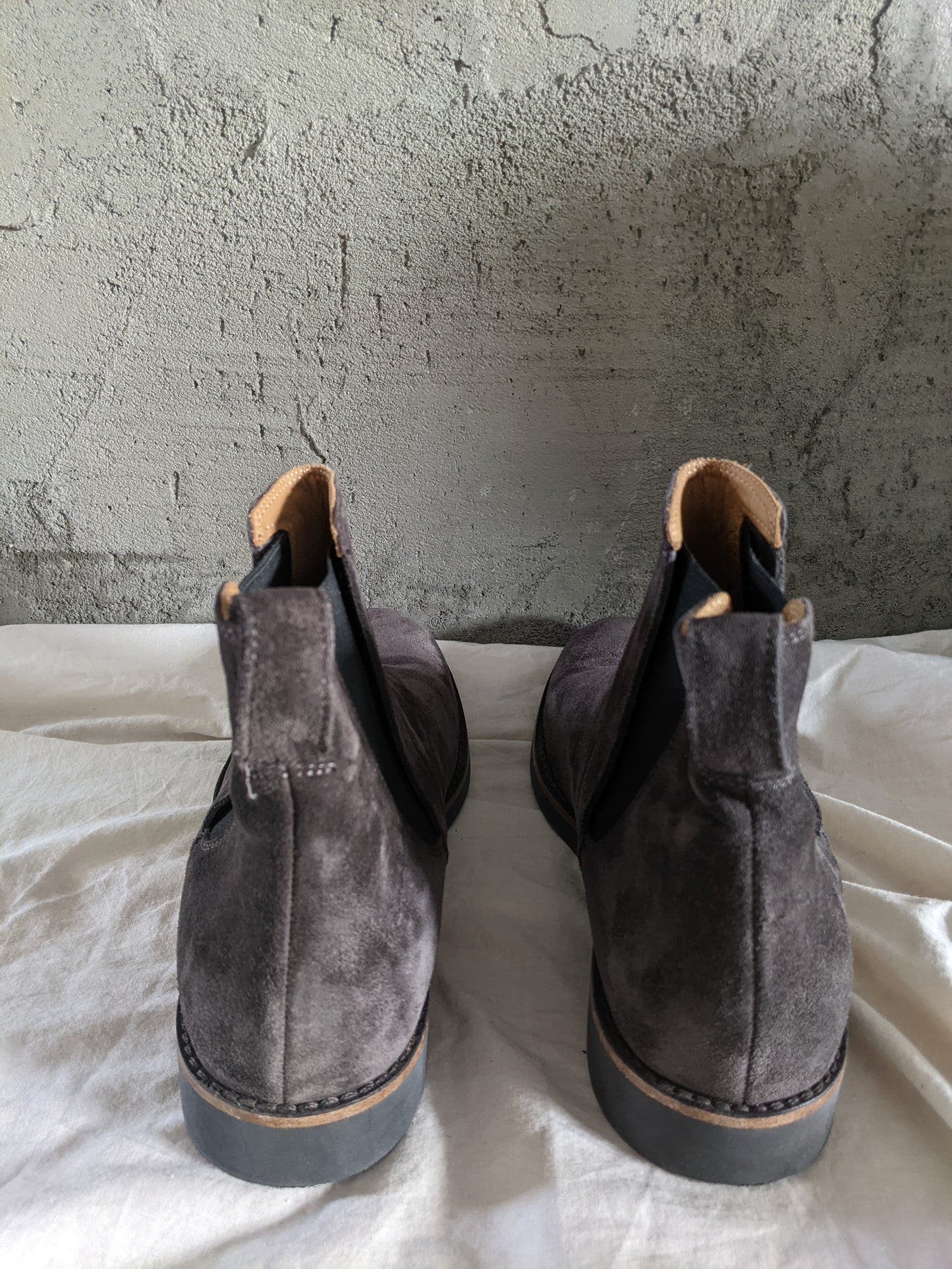 Vince grey suede Chelsea boots sz 9.5