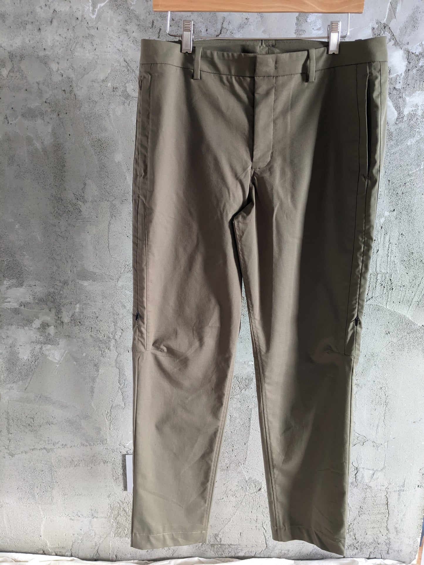 Kit And Ace Tech Vent Pants | Navigator Collection sz 34. Worn twice. Like new!
