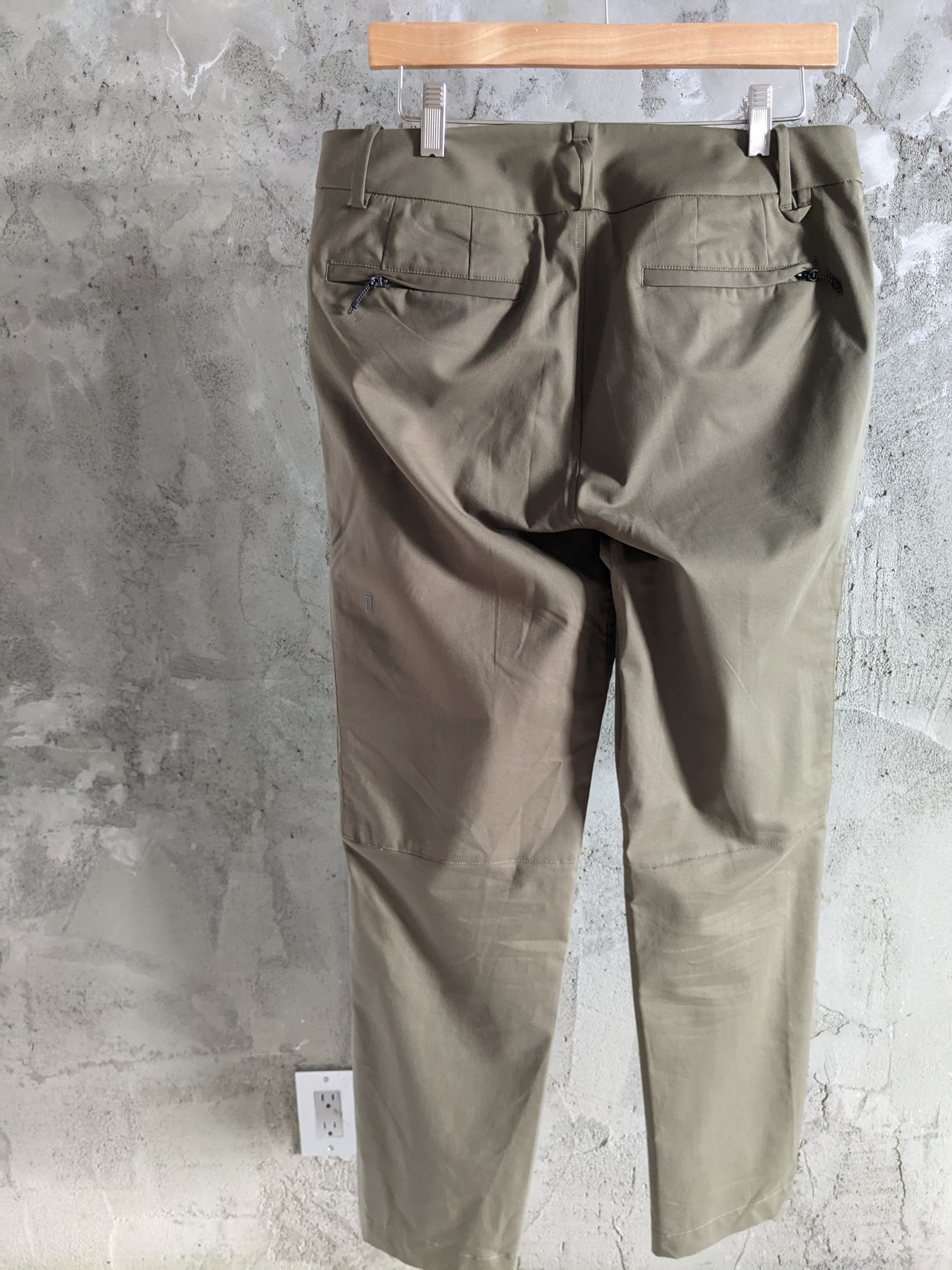 Kit And Ace Tech Vent Pants | Navigator Collection sz 34. Worn twice. Like new!