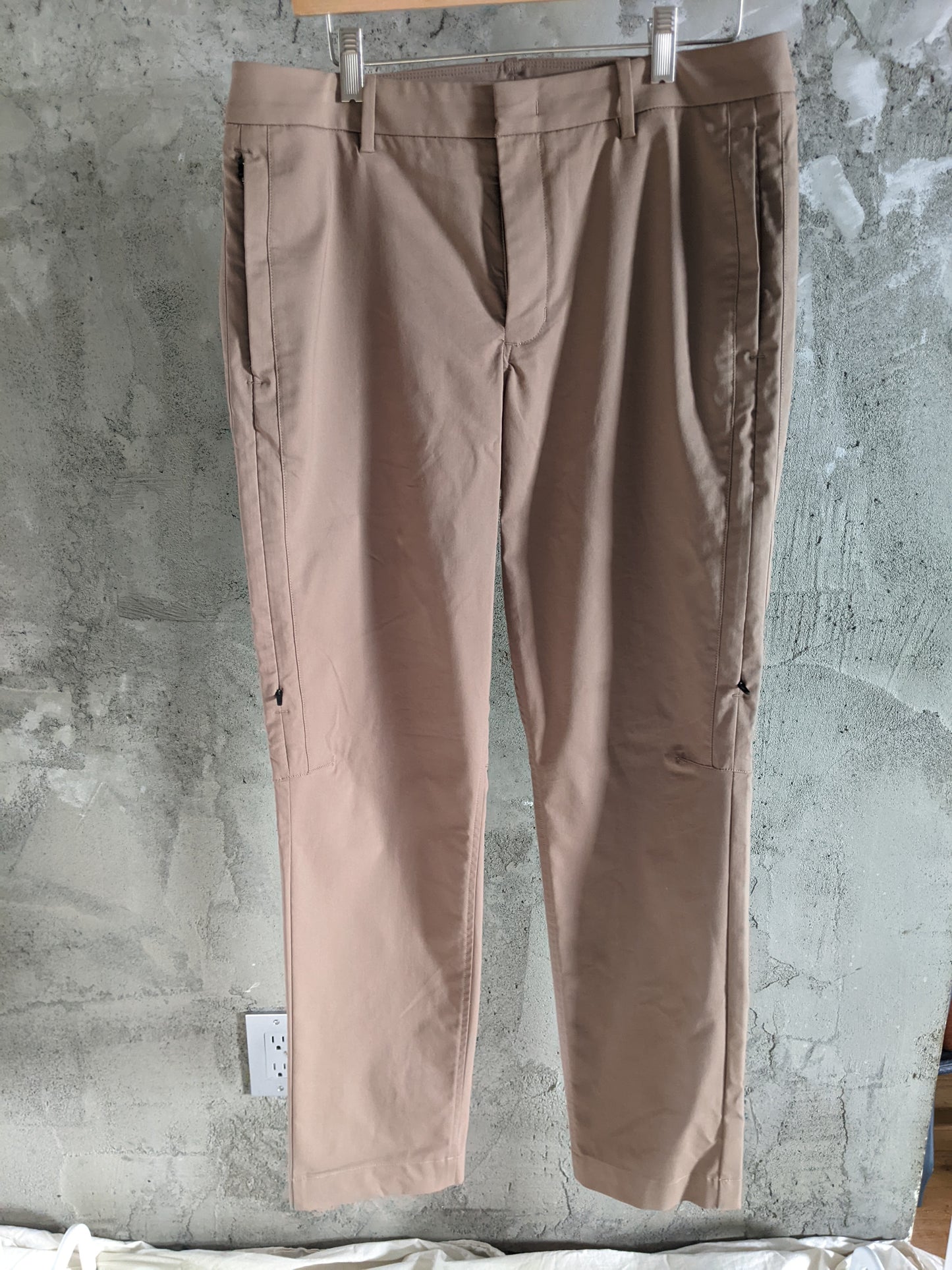 Kit And Ace Tech Vent Pants | Navigator Collection sz 34. Worn twice. Like new!