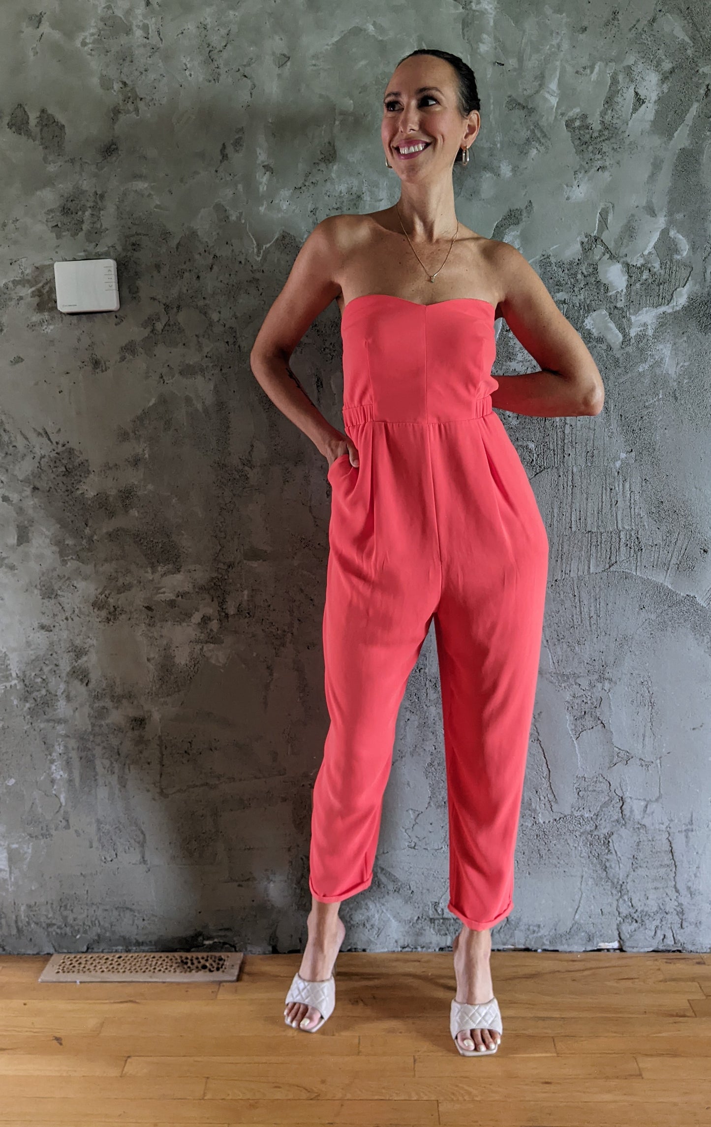 19 Cooper orange strapless romper sz Lrg
(Clipped to show proper fit)