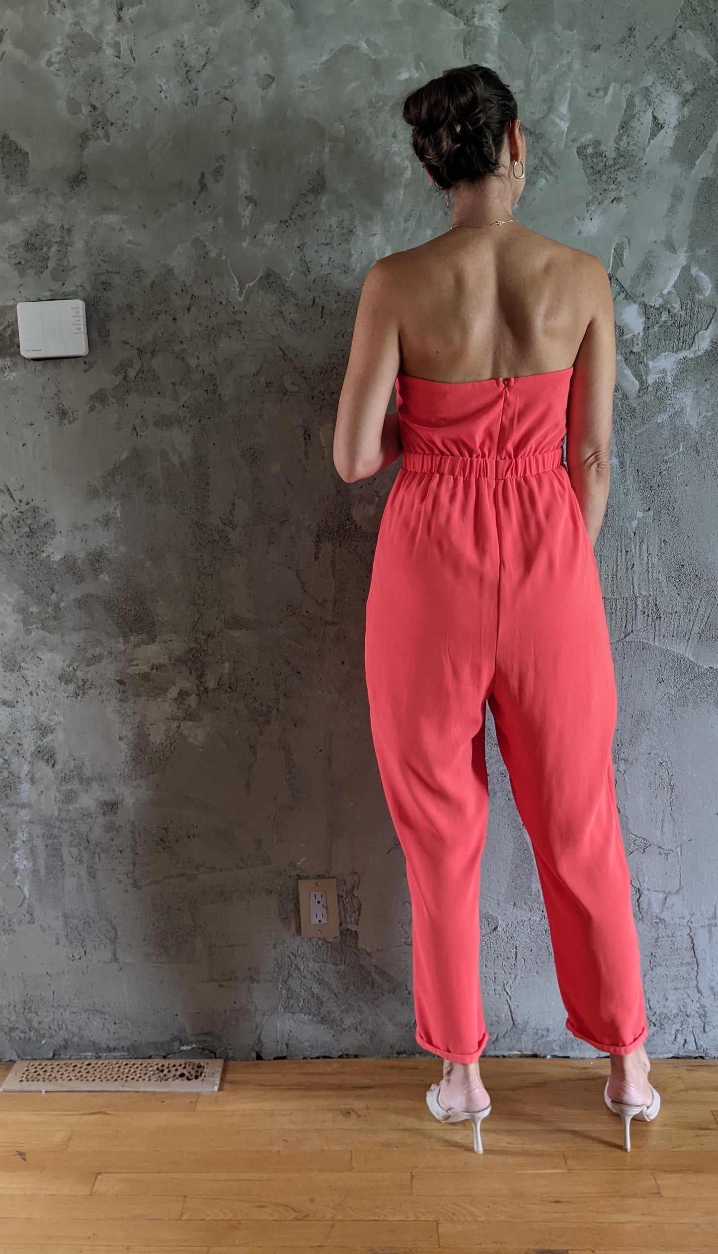 19 Cooper orange strapless romper sz Lrg
(Clipped to show proper fit)
