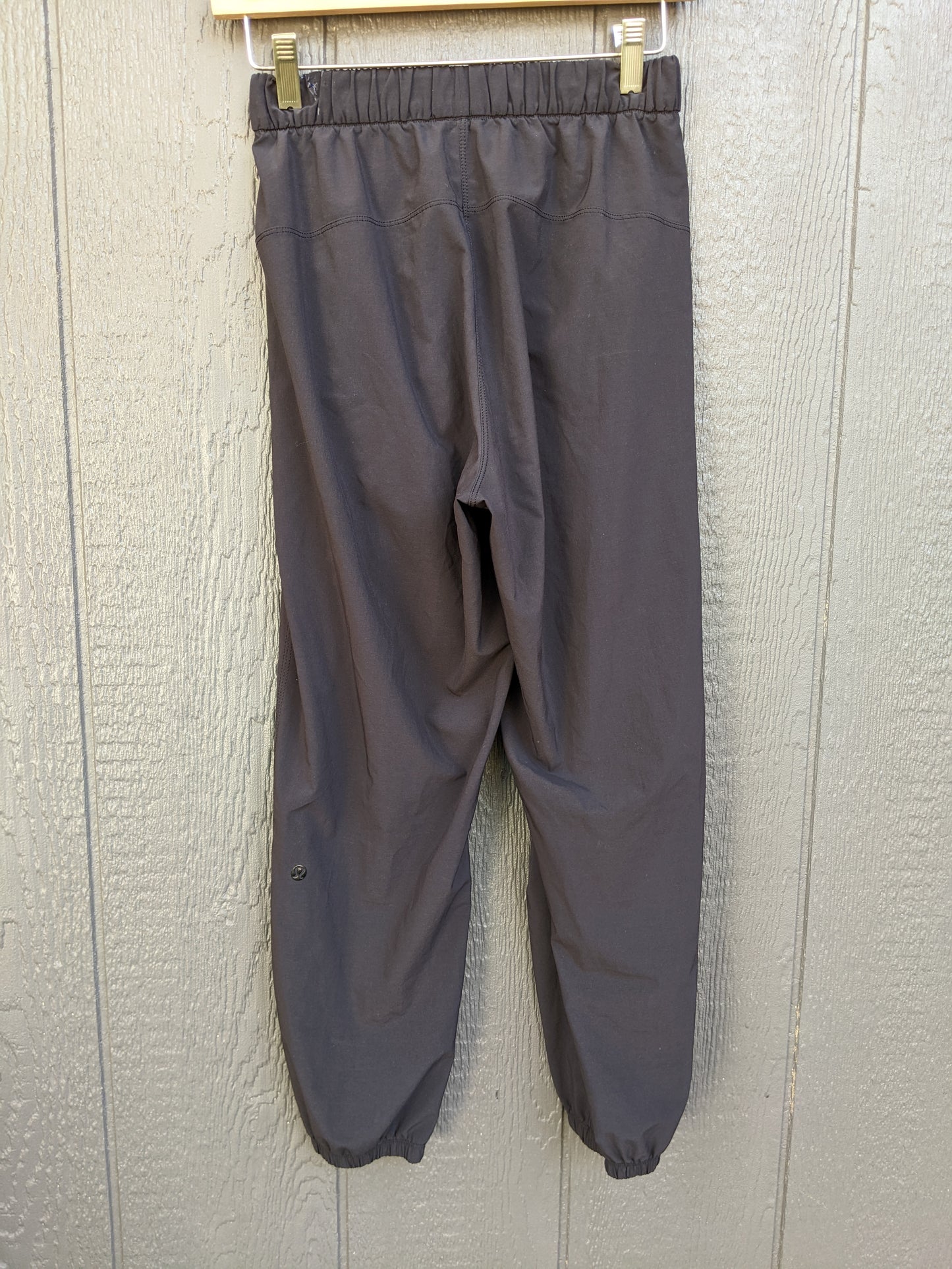 LULULEMON pleat front jogger sz 4