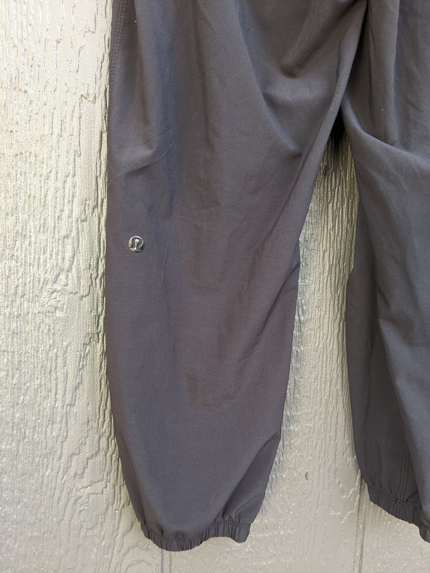 LULULEMON pleat front jogger sz 4