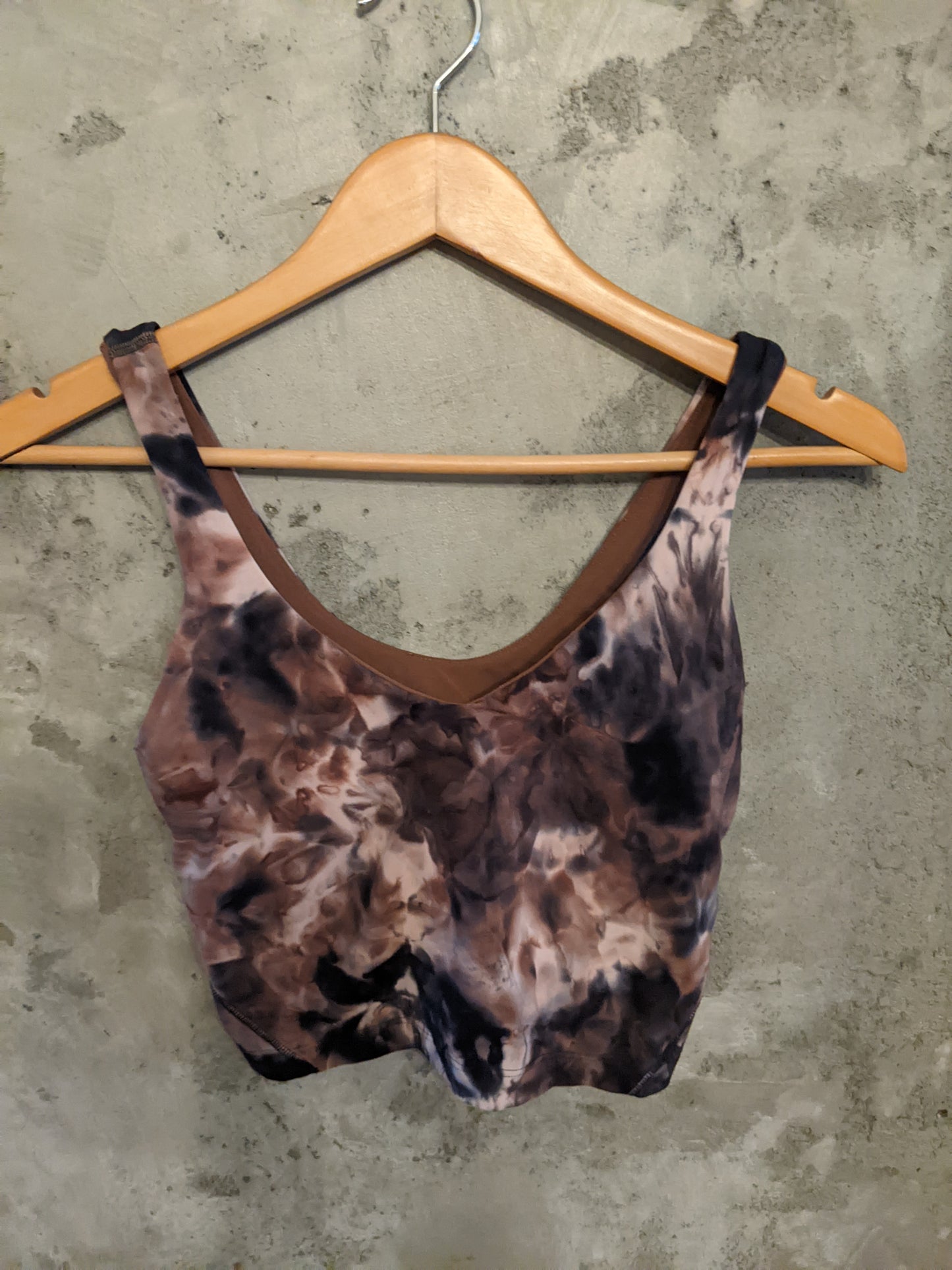 Never worn! LULULEMON Align Tank Top
Diamond Dye Seashell Smoky Topaz Graphite Grey sz 4
