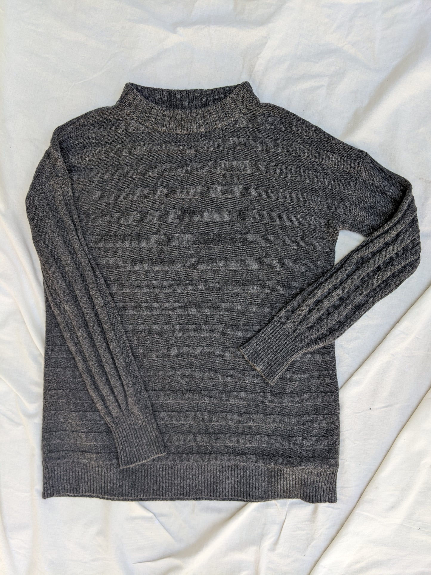 Like new! Theory Andrista 100% cashmere sweater sz S
