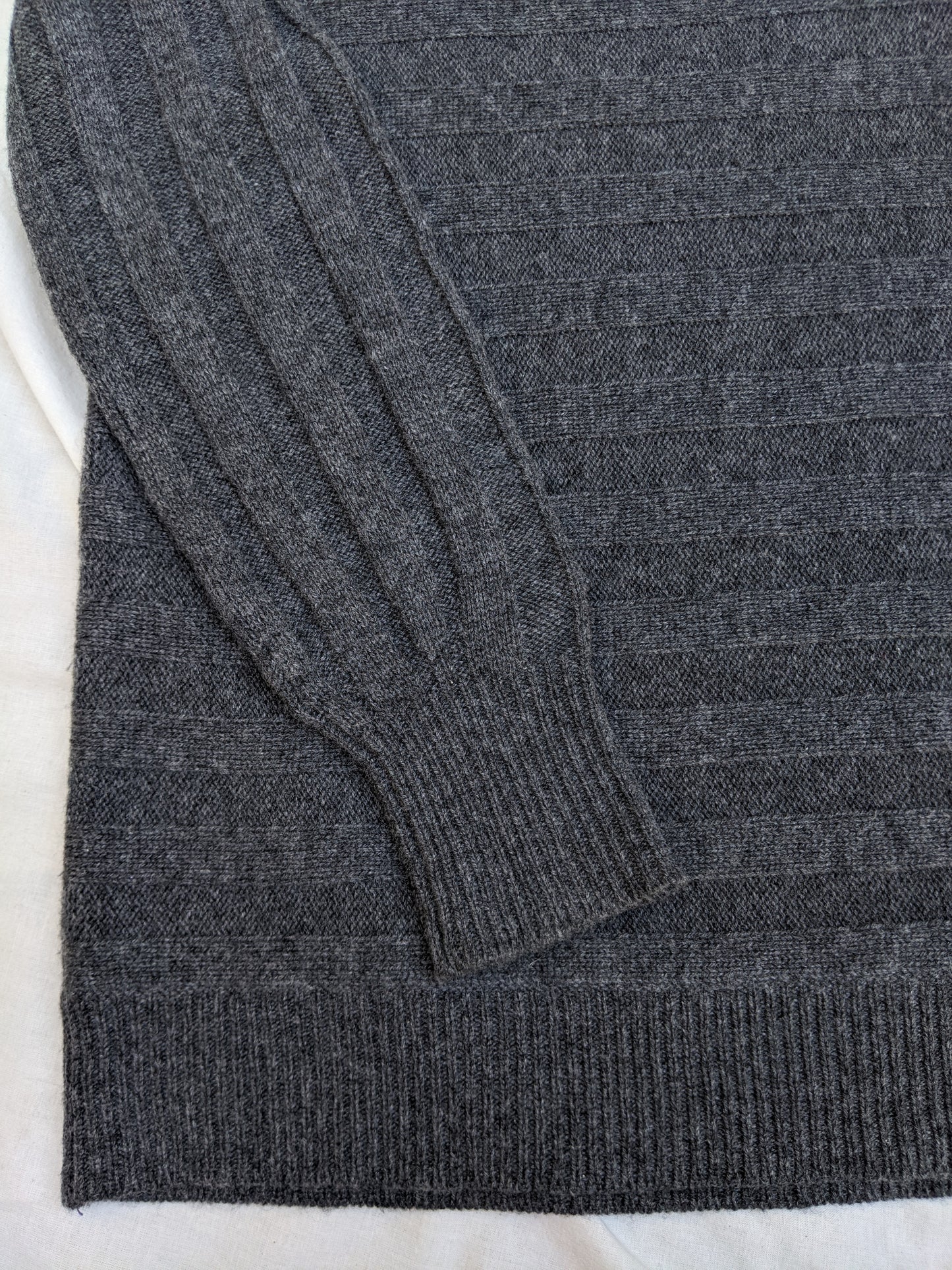 Like new! Theory Andrista 100% cashmere sweater sz S