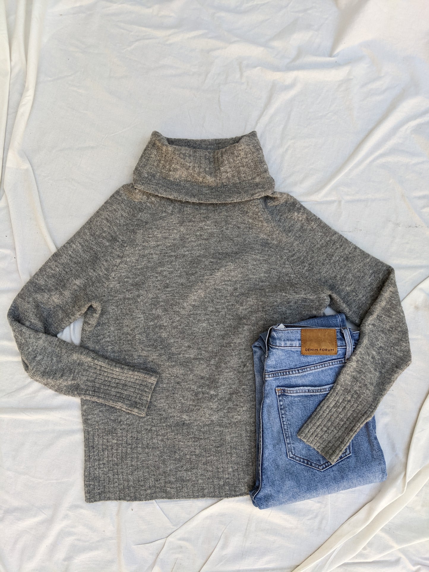 The Group by Babaton
plutarch sweater sz XS (fits XS - M)
