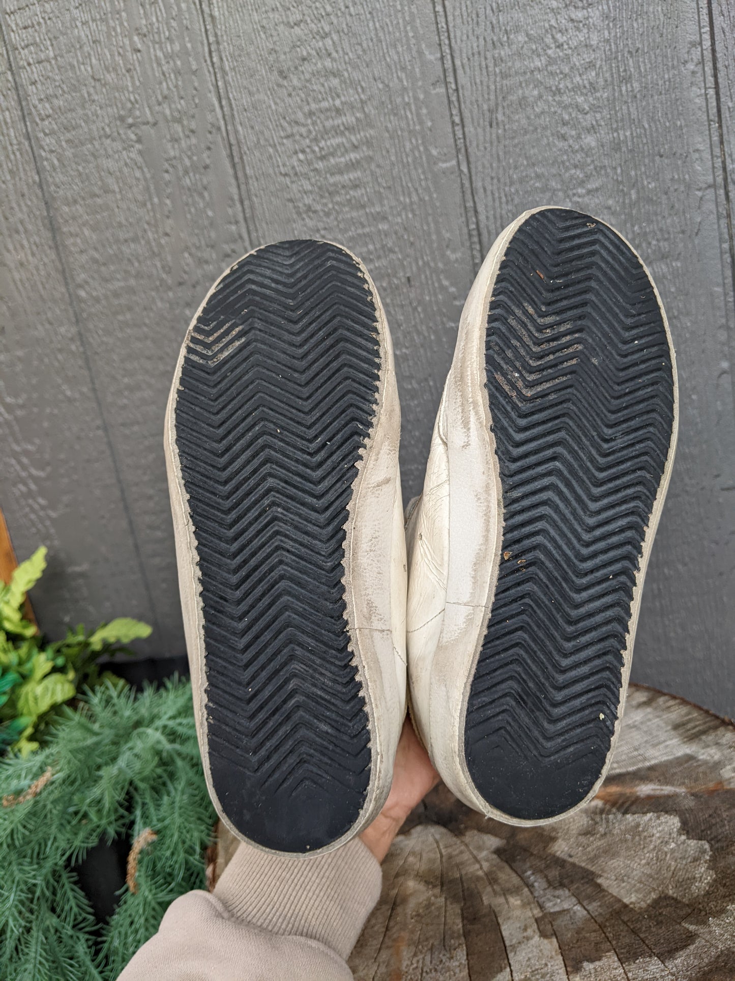 GOLDEN GOOSE Superstar white and gold sneakers sz 36.
