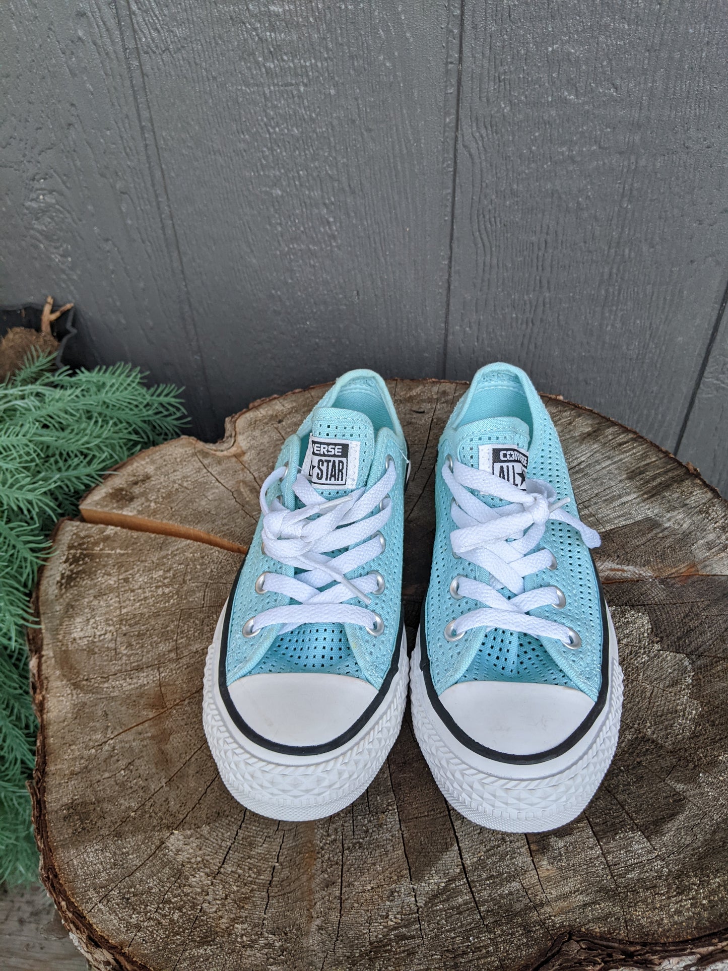 New!! Converse Chuck Taylor low top perforated sneakers sz 5.5