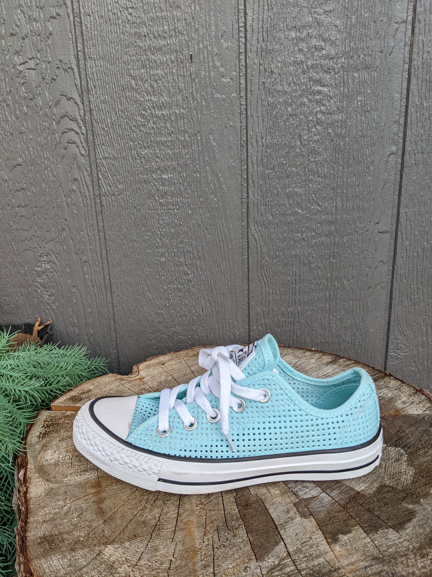 New!! Converse Chuck Taylor low top perforated sneakers sz 5.5
