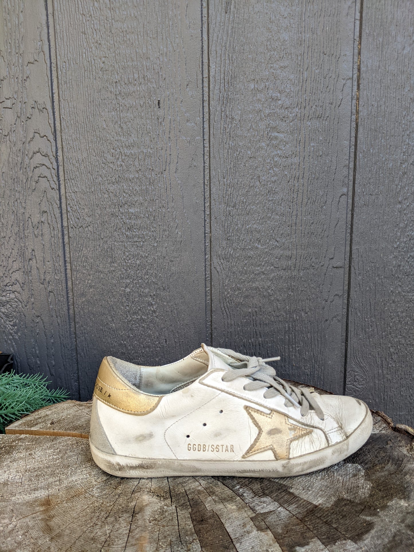 GOLDEN GOOSE Superstar white and gold sneakers sz 36.