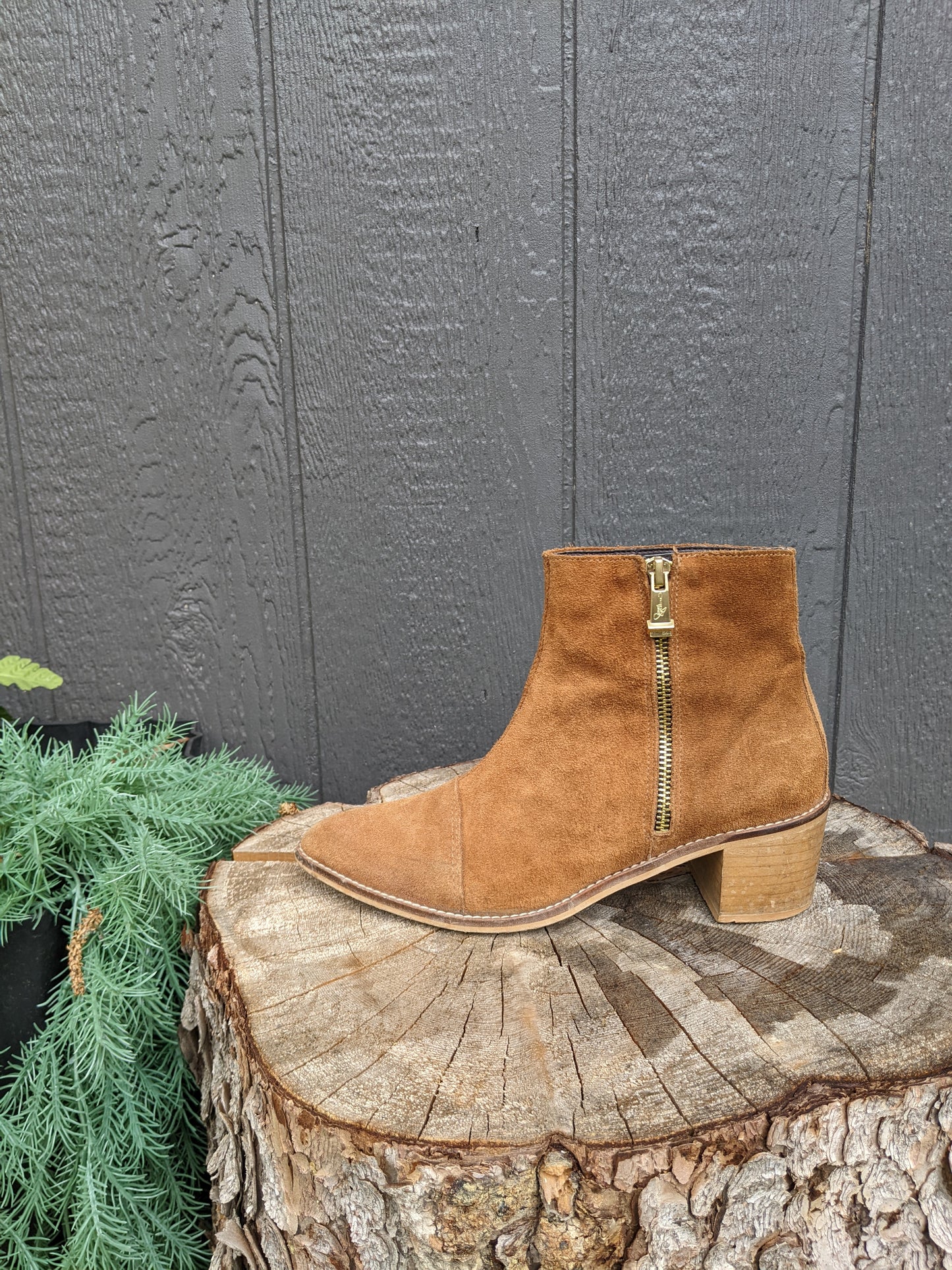 Report Signature "Jackal Genuine Suede Boots" sz 8.5