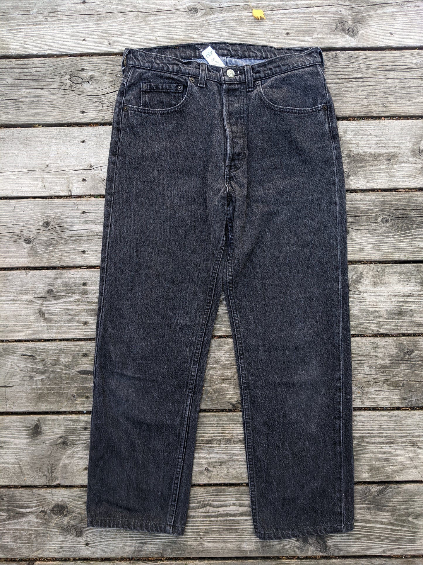 Vintage Levi's 501 jeans. Fit like 27.