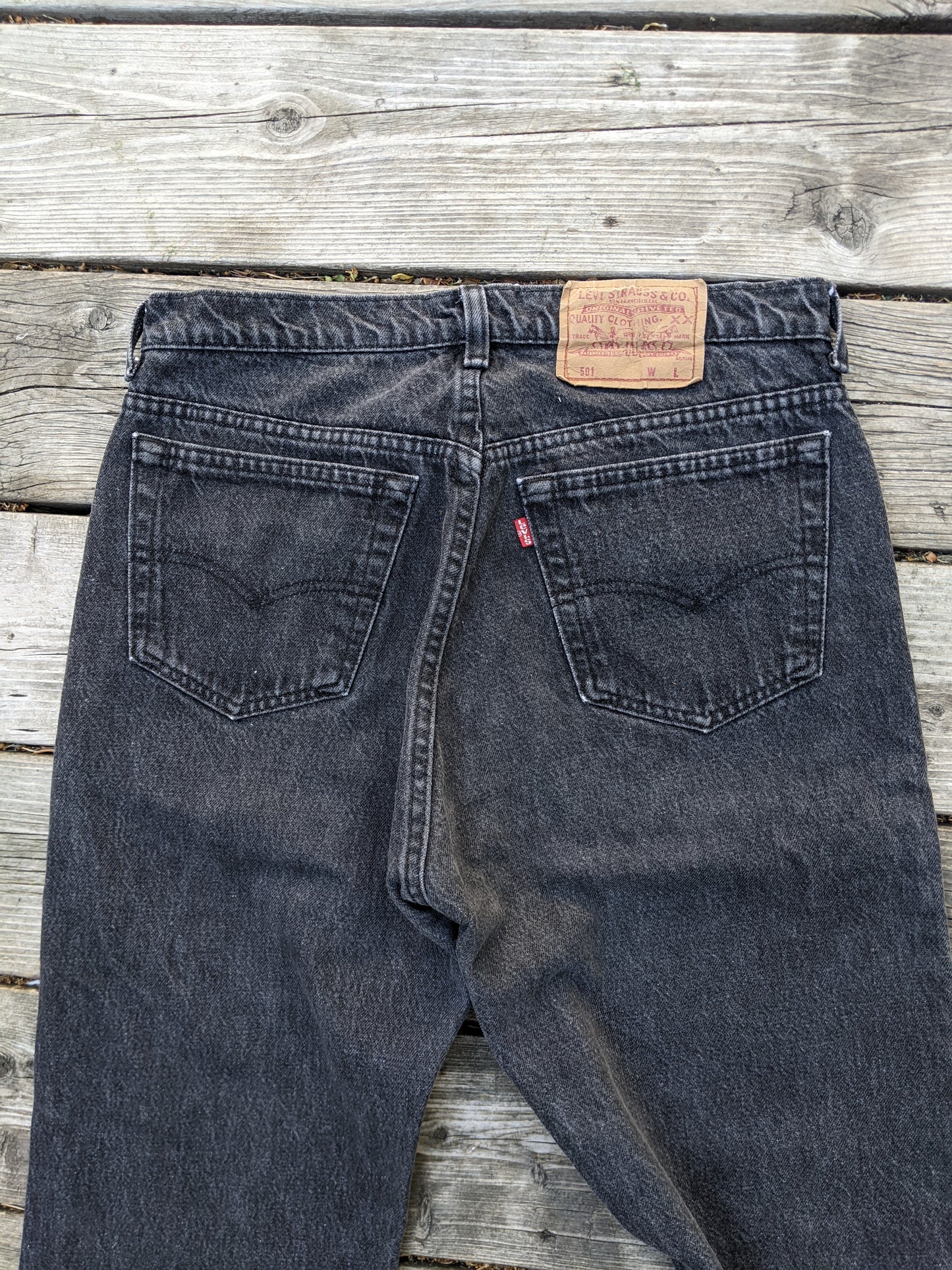 Vintage Levi's 501 jeans. Fit like 27.