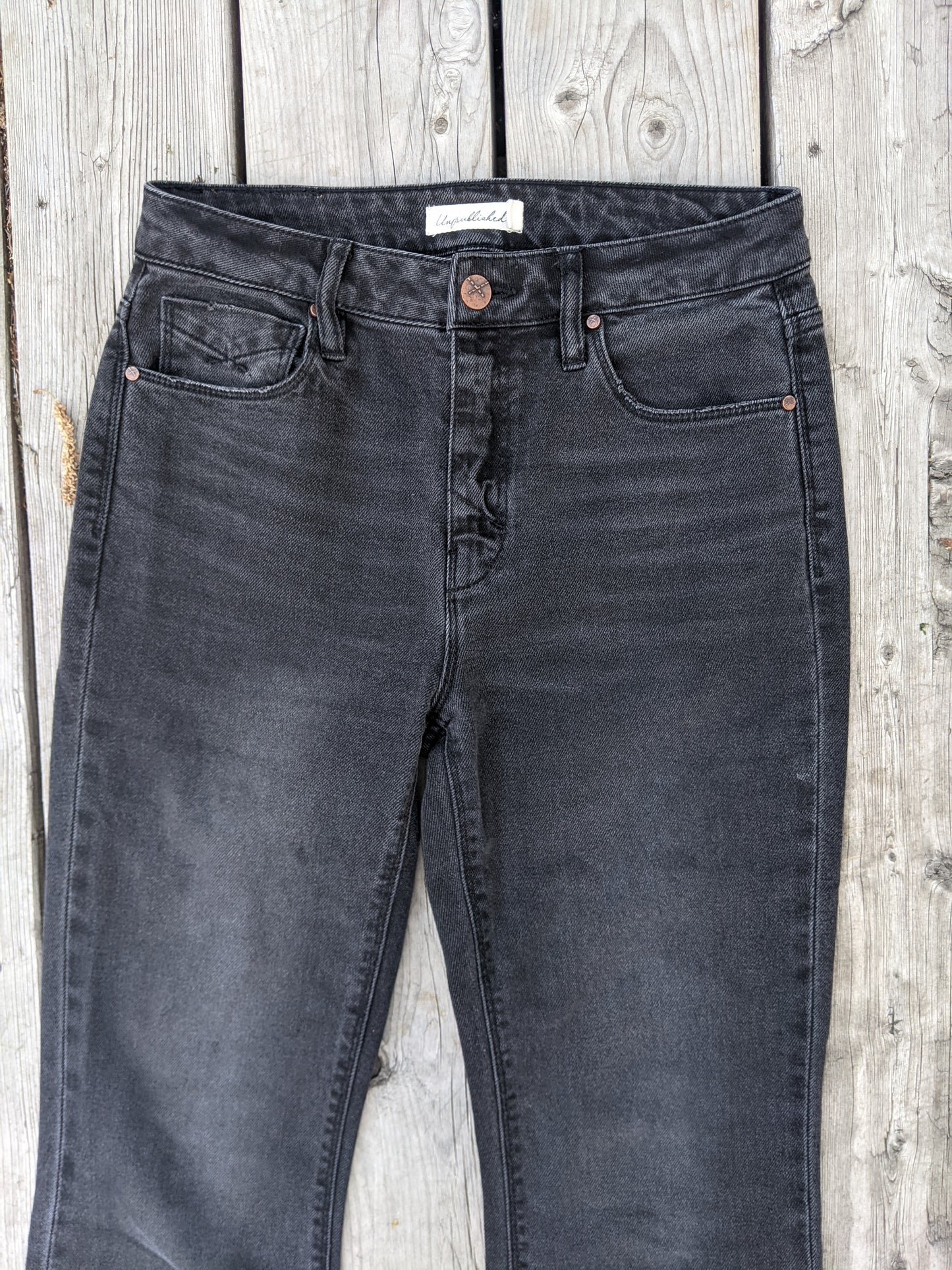 Unpublished "Janet Flare Jeans" sz 26.