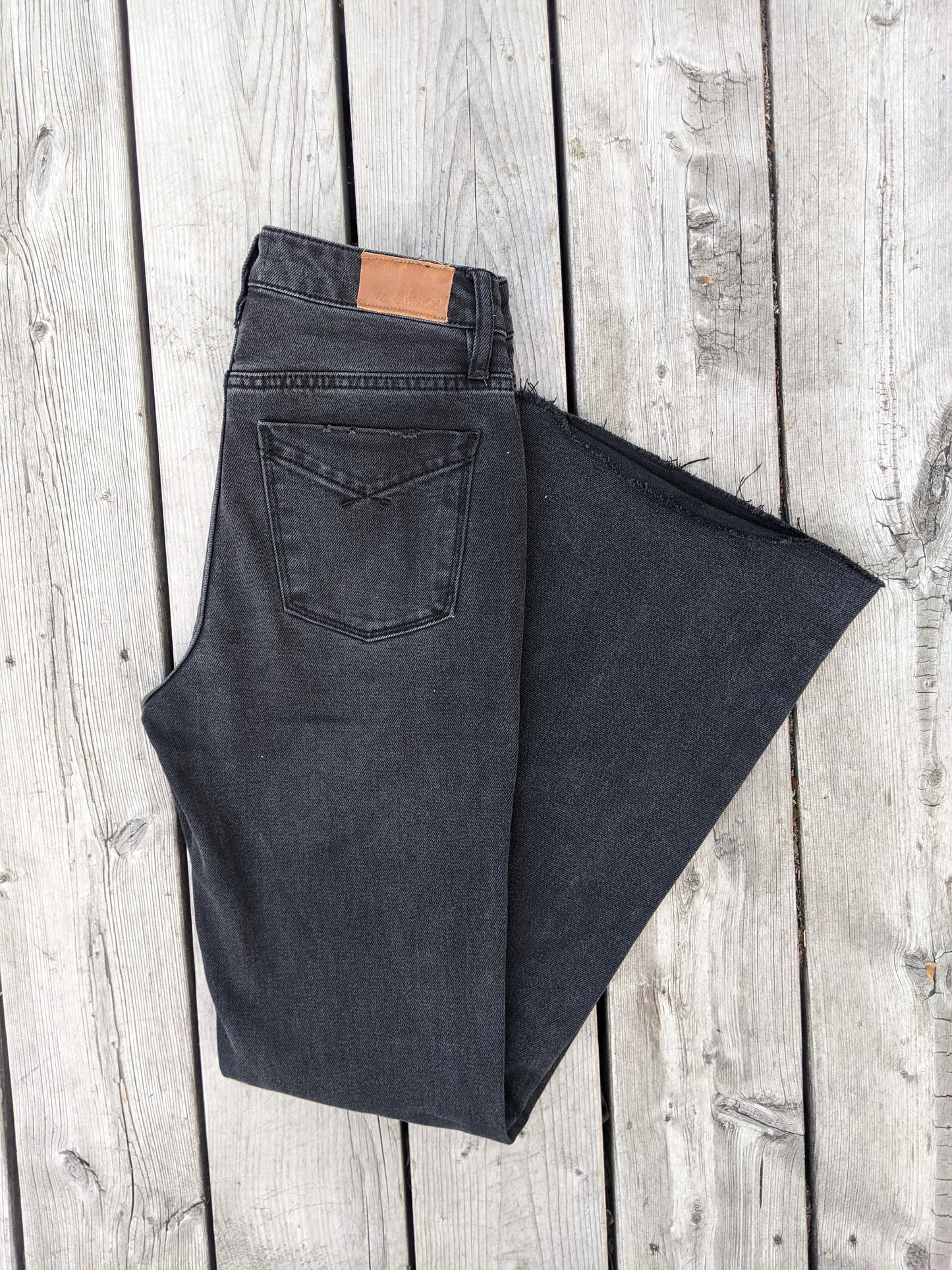 Unpublished "Janet Flare Jeans" sz 26.