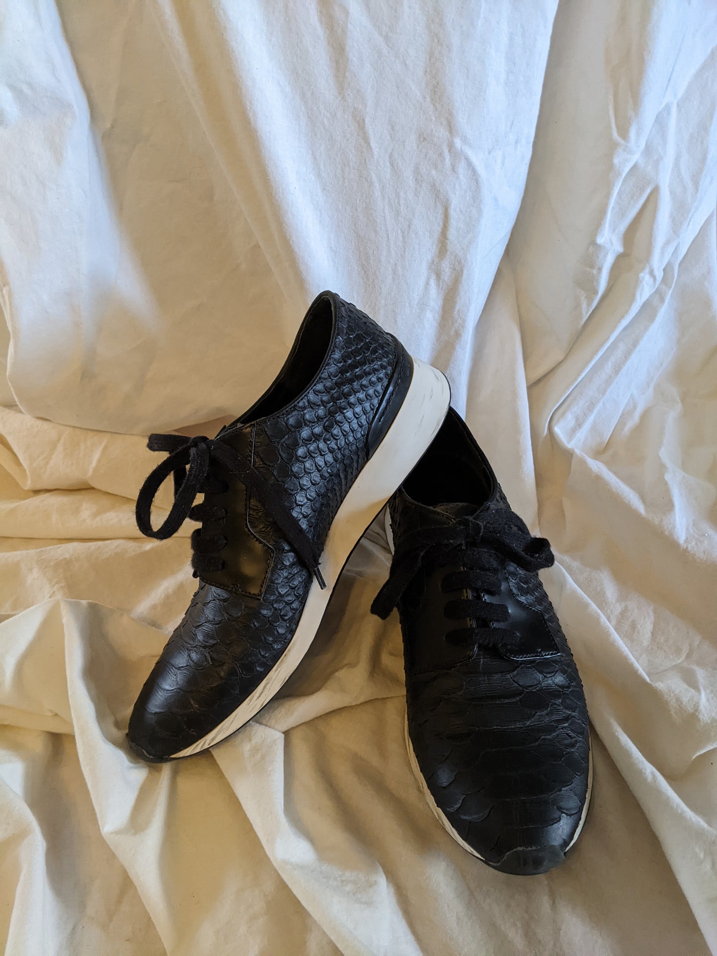 Vince Rayner Python Embossed Sneaker sz 9