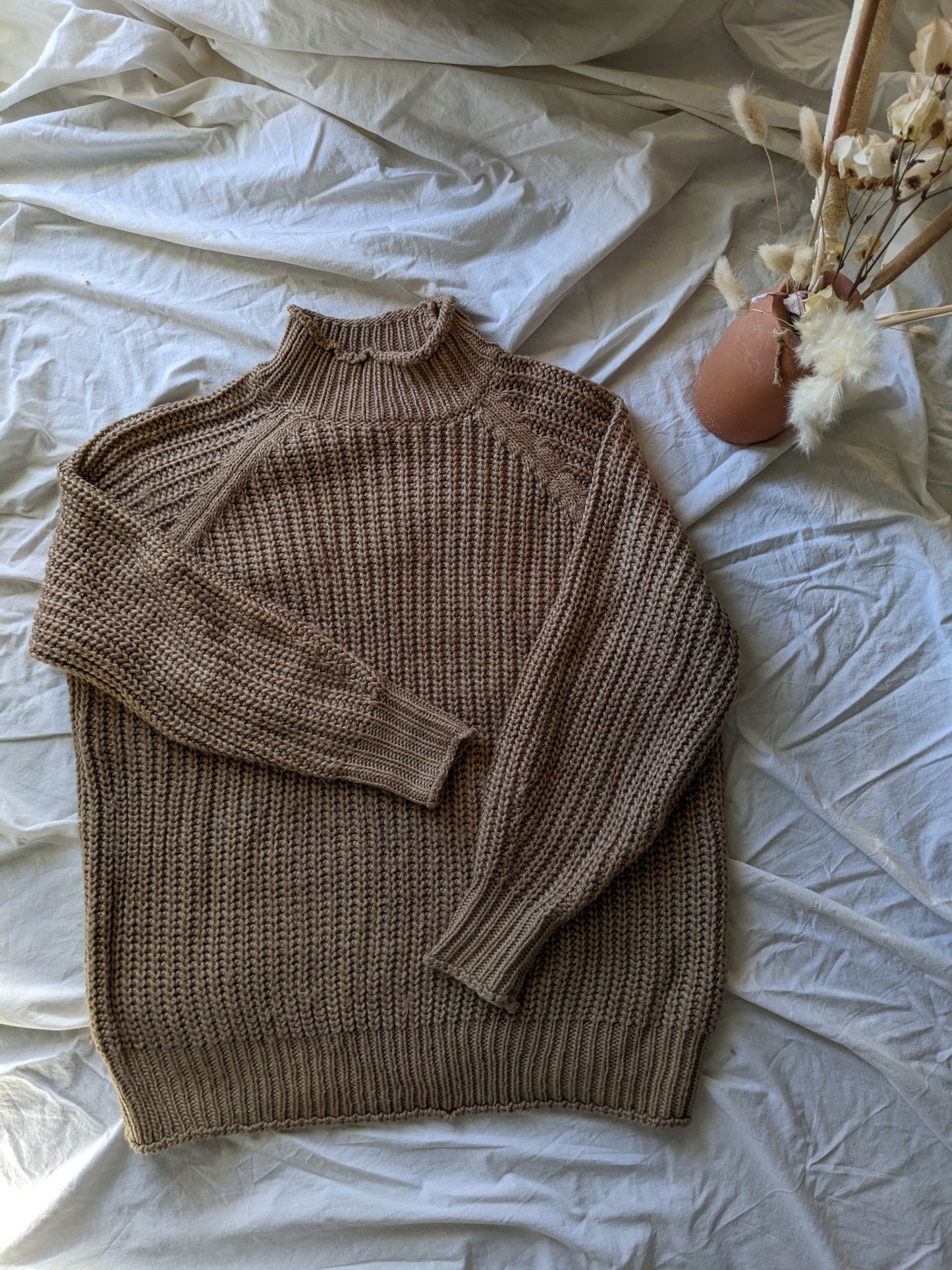 Carly Jean sweater sz S (relaxed)