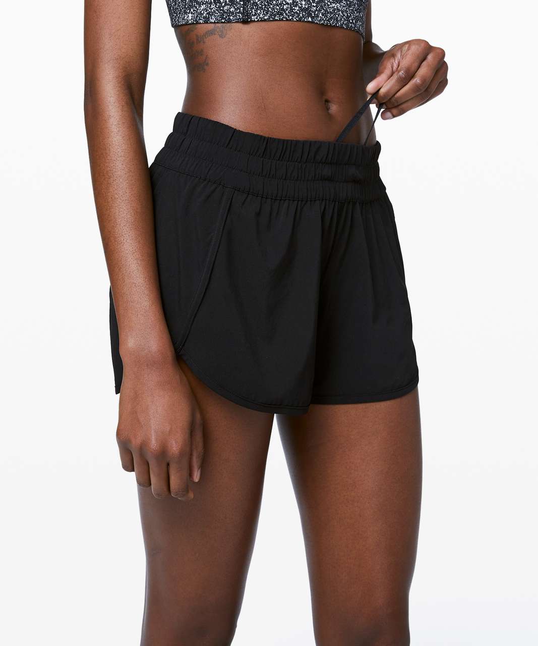 Lululemon Tracker Short V *4"
Black sz 8