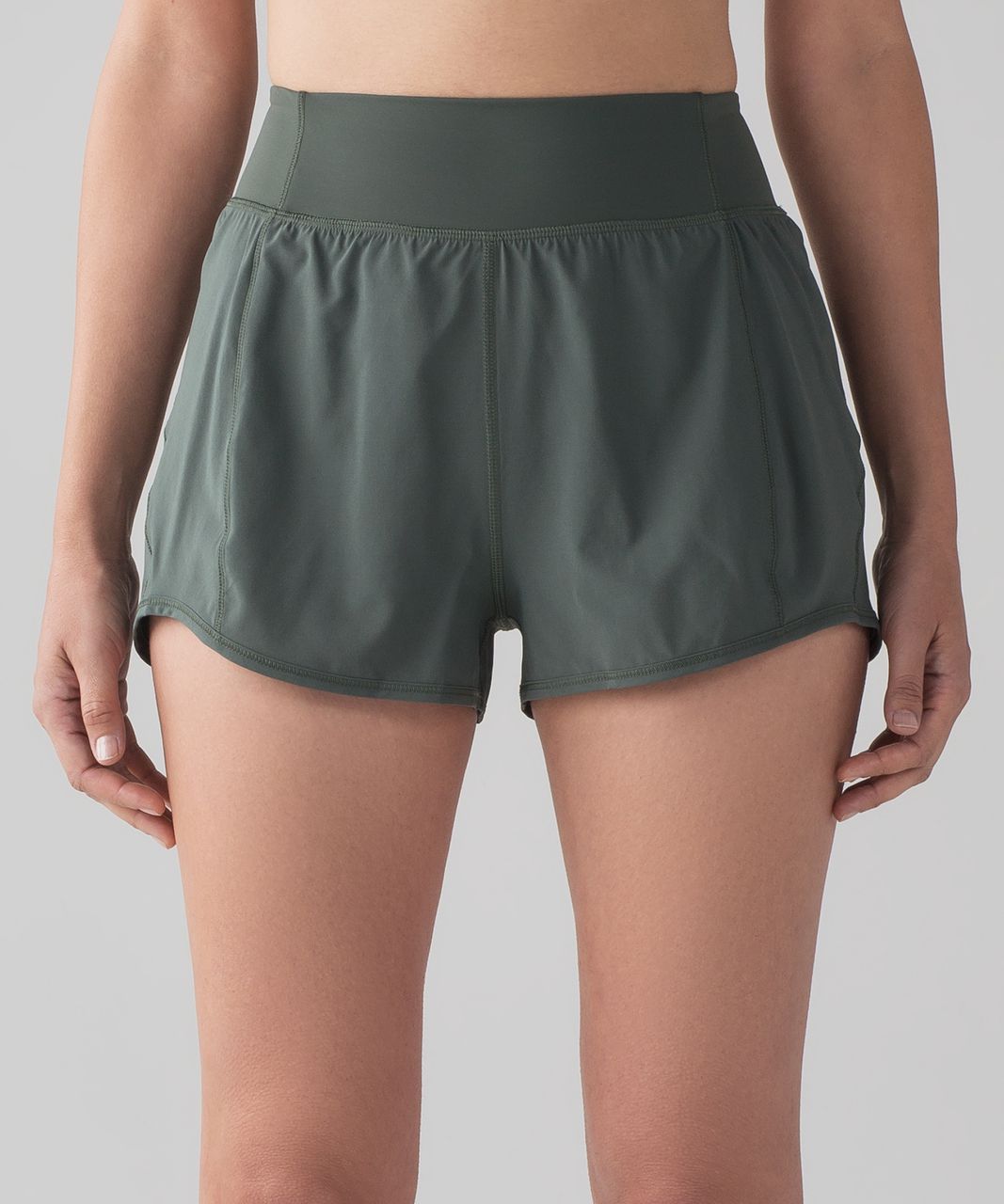 Lululemon Lean In Short (2")
Dark Forest sz 6