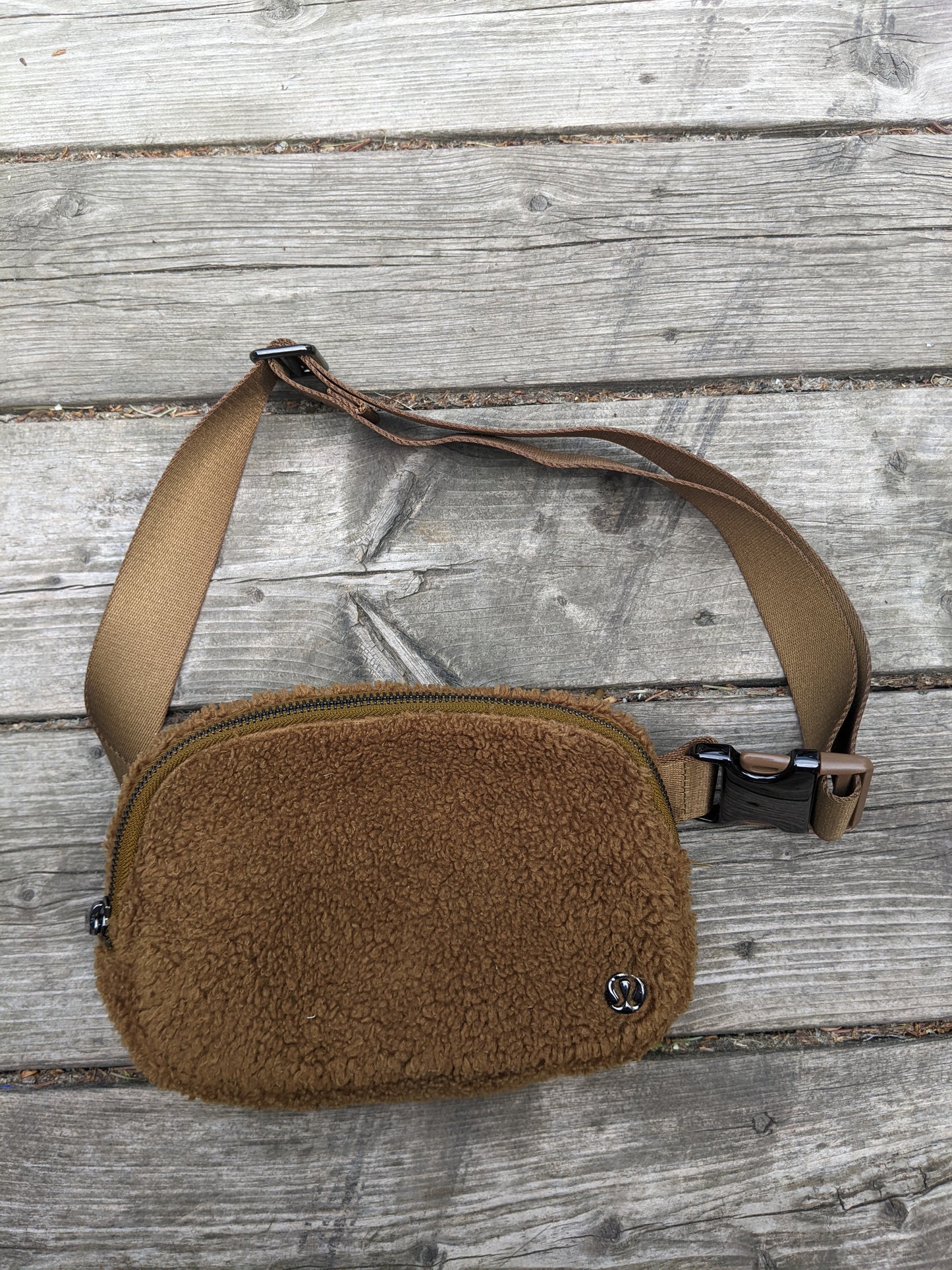 Like new! Lululemon Everywhere Belt Bag fleece