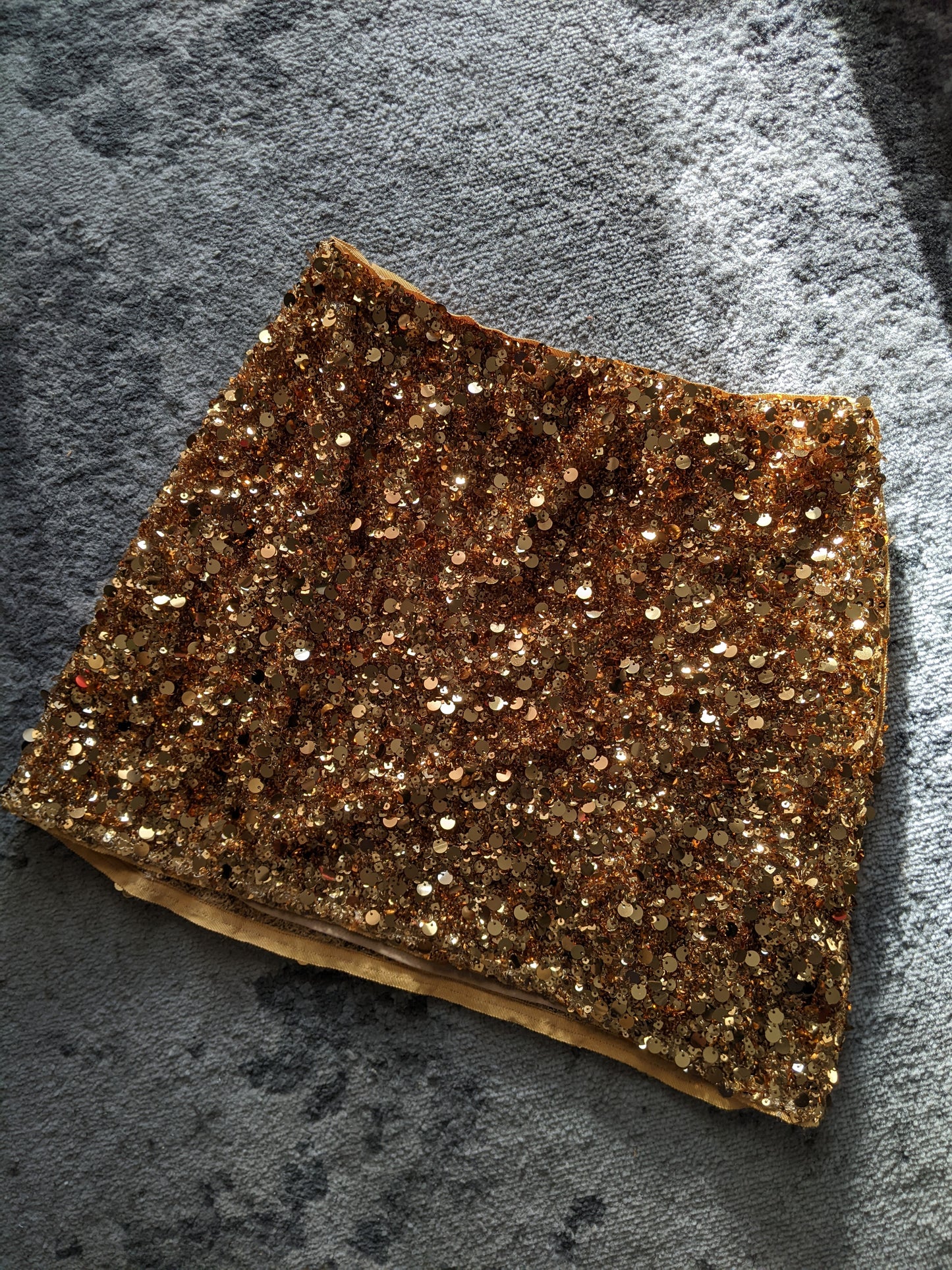 Zara gold sequin mini skirt sz Lrg. (Fits like S/M!)