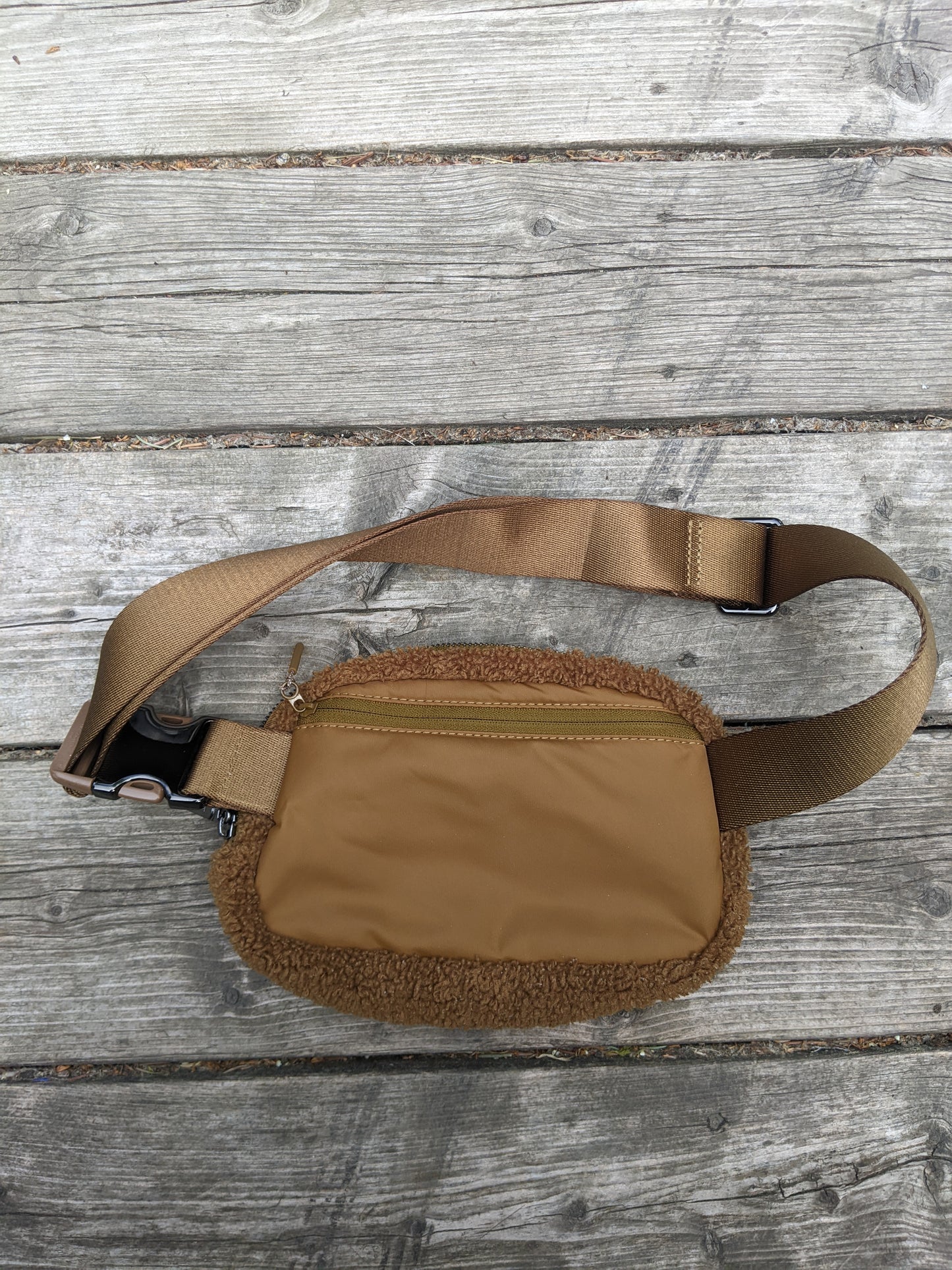 Like new! Lululemon Everywhere Belt Bag fleece