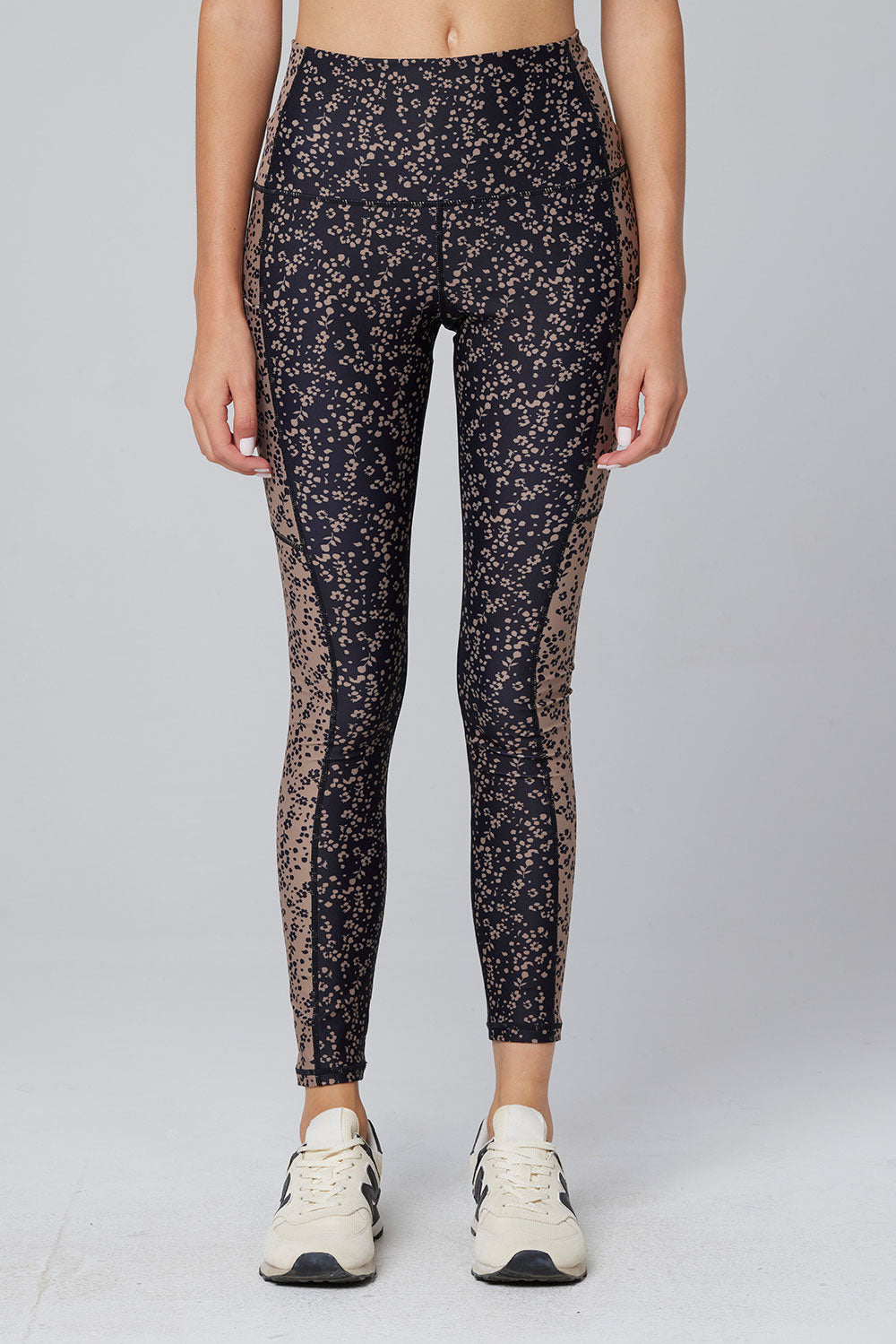NWT! Saltwater Luxe Dynamic Leggings sz M.