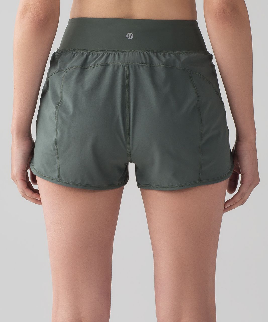 Lululemon Lean In Short (2")
Dark Forest sz 6