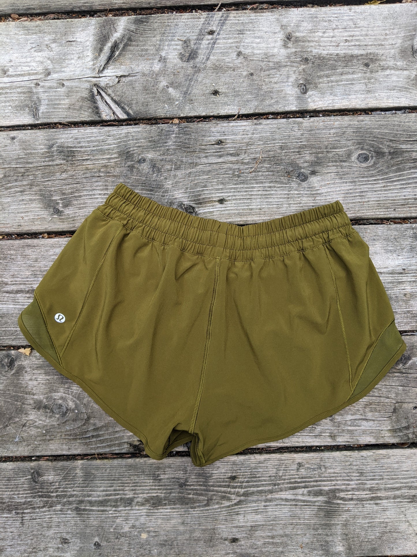 Lululemon Hotty Hot Short II (2.5")
Meadow sz 6