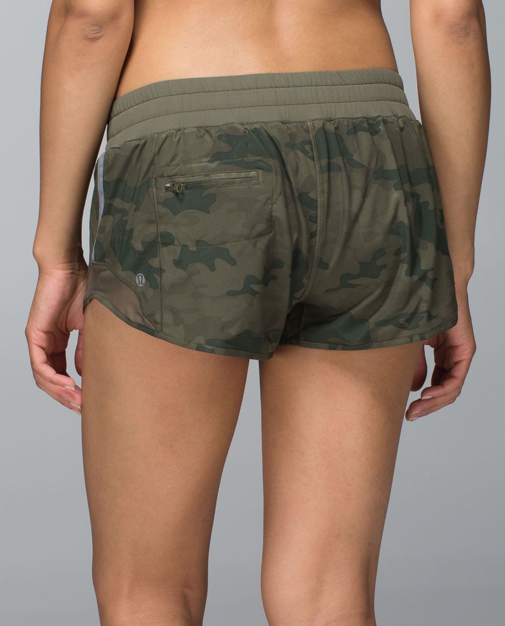 Lululemon Hotty Hot Short
Savasana Camo Fatigue Green sz 6
