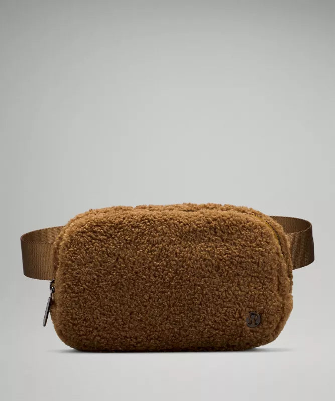 Like new! Lululemon Everywhere Belt Bag fleece