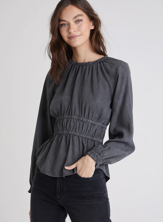 BELLA DAHL
Sia Long Sleeve Elastic Shirred Top sz M.