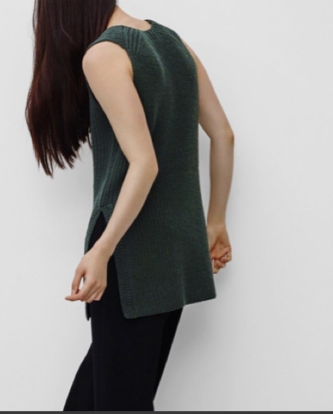 Wilfred Chartres sleeveless black sweater size XXS.