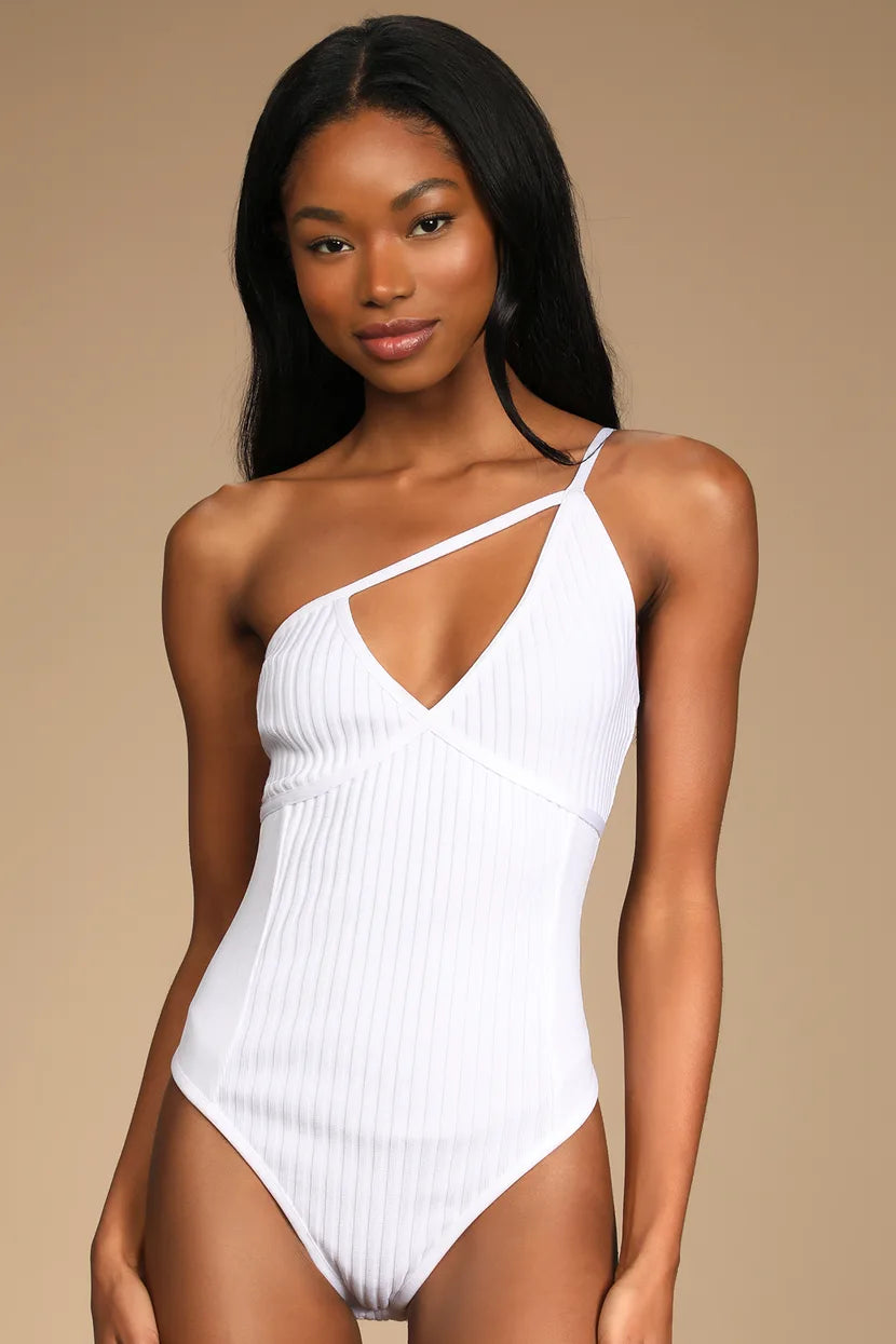 NWOT! Lulu's "Flirtatious Ways White Asymmetrical One-Shoulder Bodysuit" sz M.