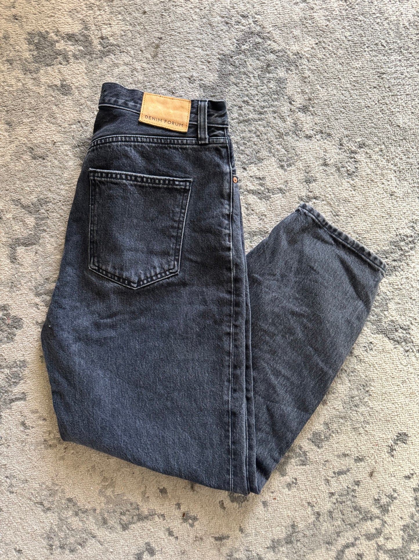 Denim Forum
The Tippi High Rise Carrot 26L washed black size 27