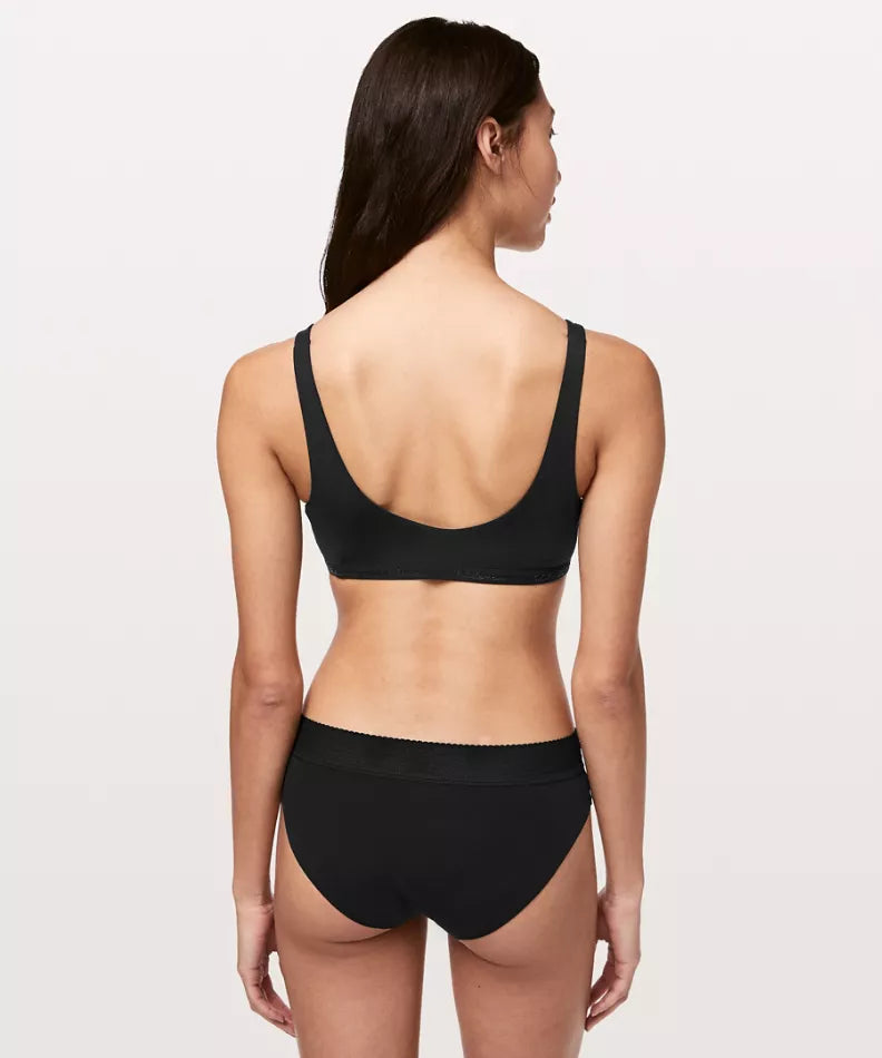 LULULEMON Simply Gathered Bralette in black sz M