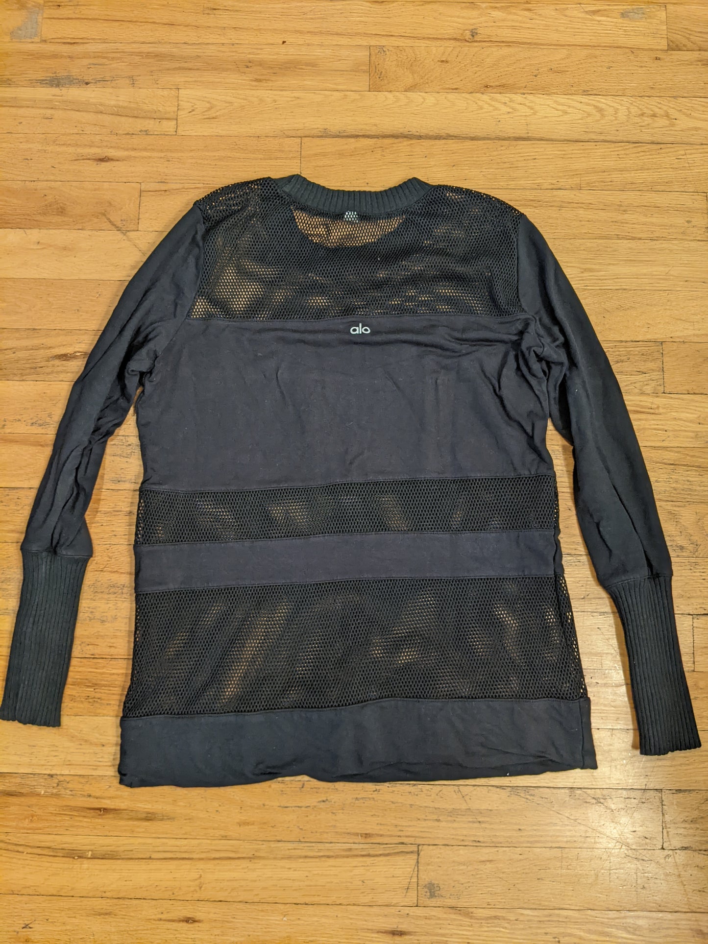 Alo Yoga mesh long sleeve sz XS/S