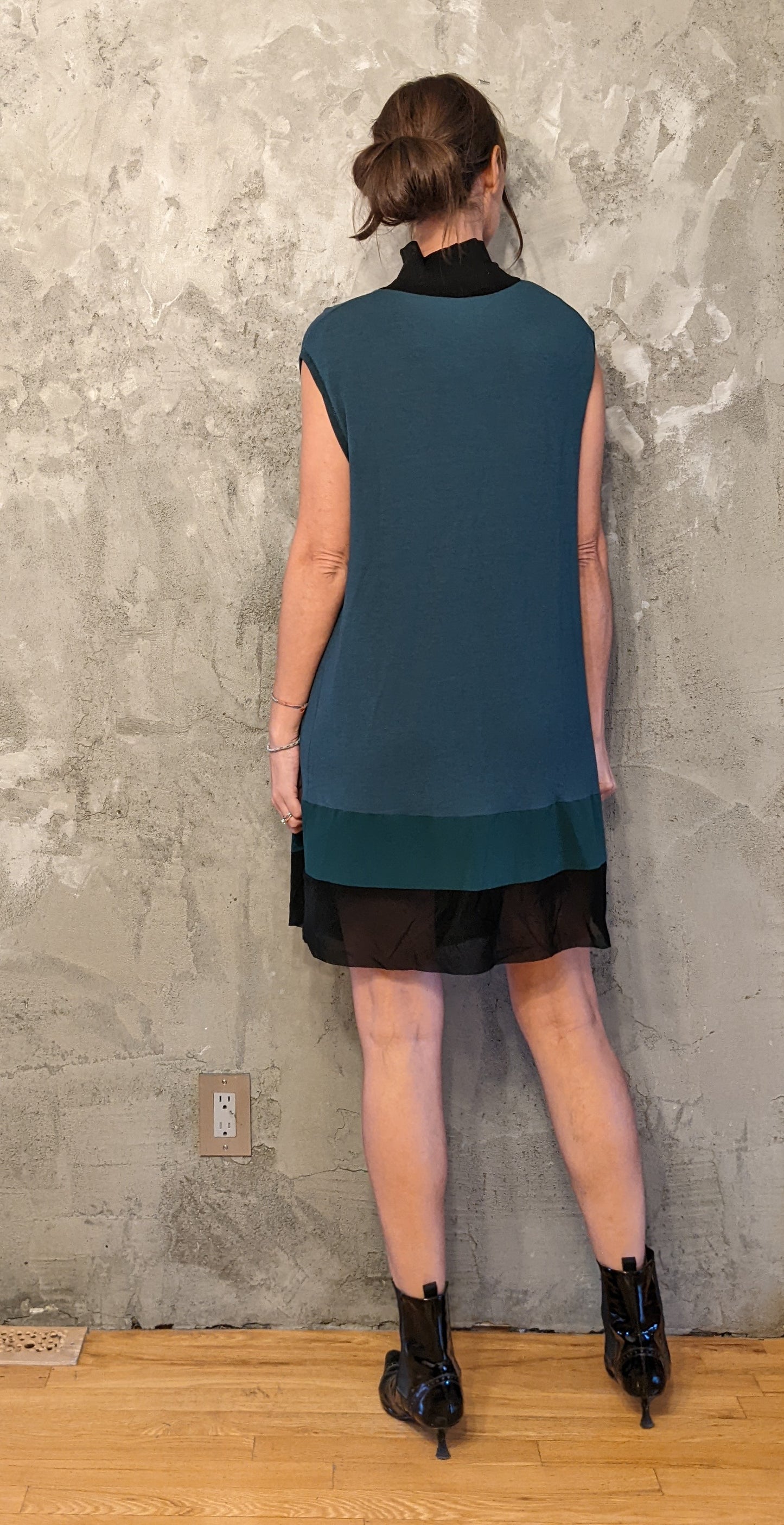 NWT! Marie Saint Pierre (CDN designer!) green stretch dress with black mesh trim. Fits M/L