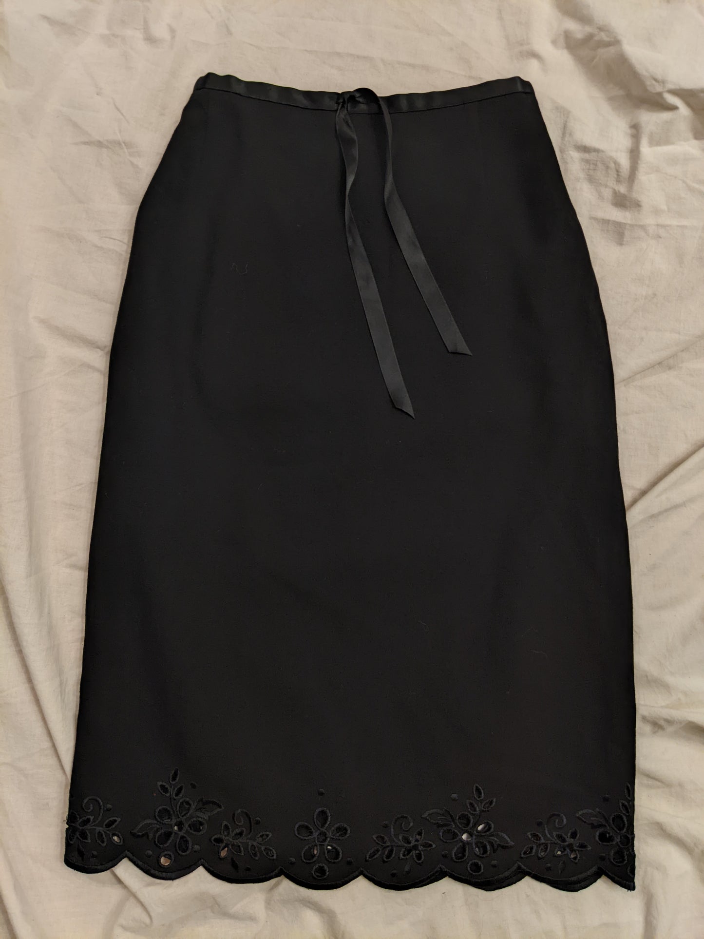 Escada virgin wool eyelet trim skirt. Fits like sz 25