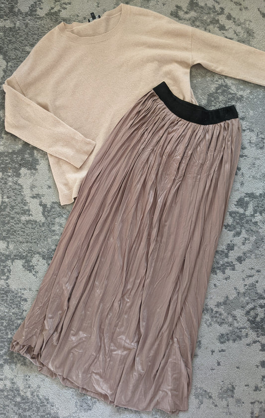 Noul pleated maxi skirt size M