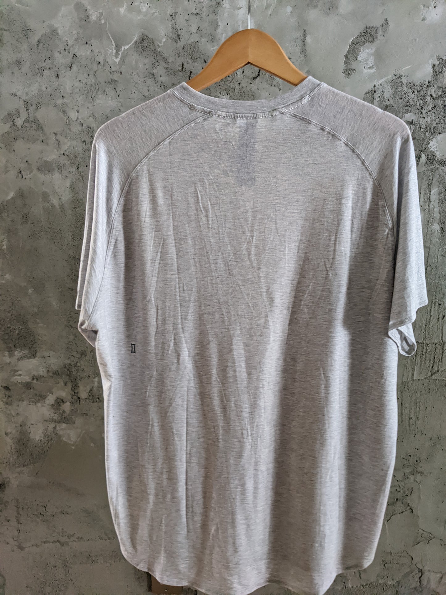 Kit & Ace light grey tencel t-shirt sz Lrg