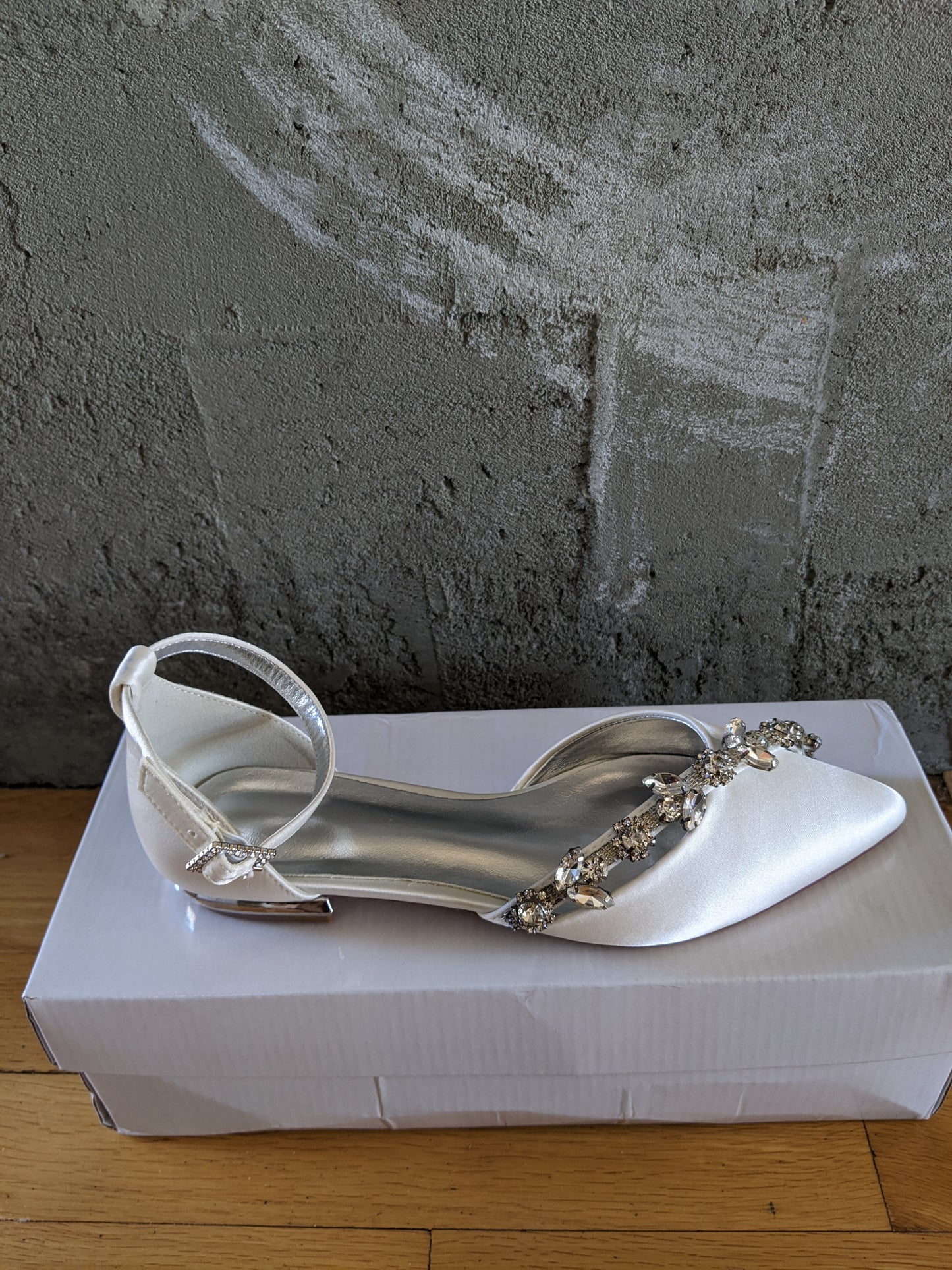 New in Box! Jewel encrusted flats with silver heel sz 37