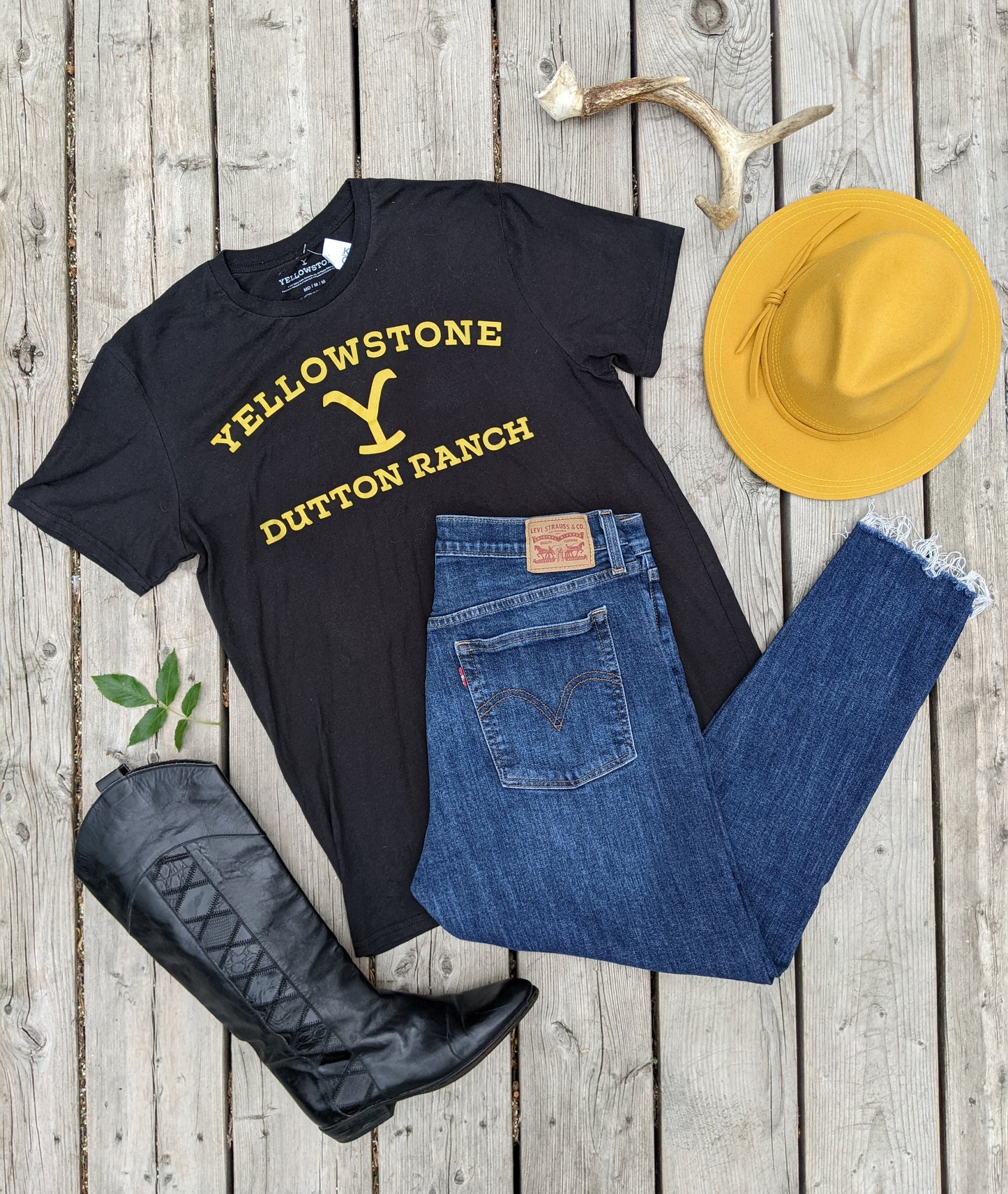 Yellowstone ranch t-shirt sz mens Med